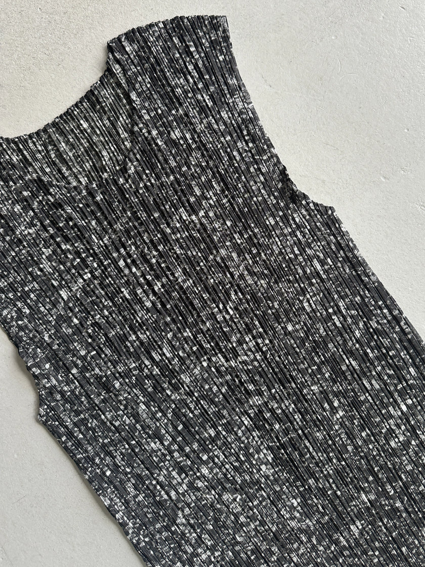 ISSEY MIYAKE PLEATS PLEASE - S/S 2008 ROUND NECK LONG VEST