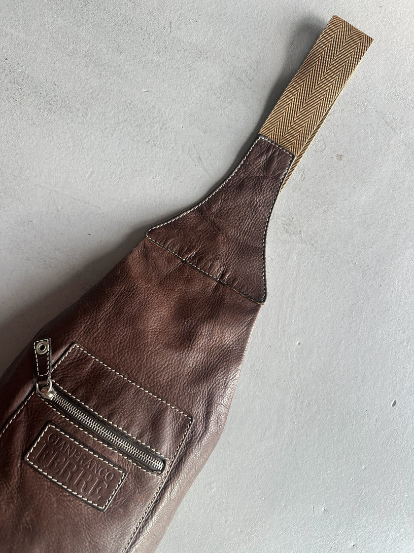 GIANFRANCO FERRÉ - 1990s LEATHER SLING BAG