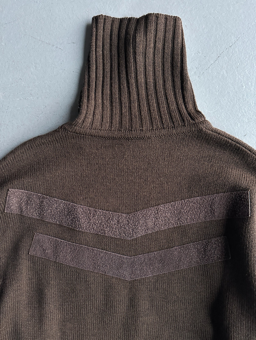 VERSACE - 2000s KNIT TURTLENECK TOP WITH CHEVRON BRUSHED LEATHER APPLIQUÉS