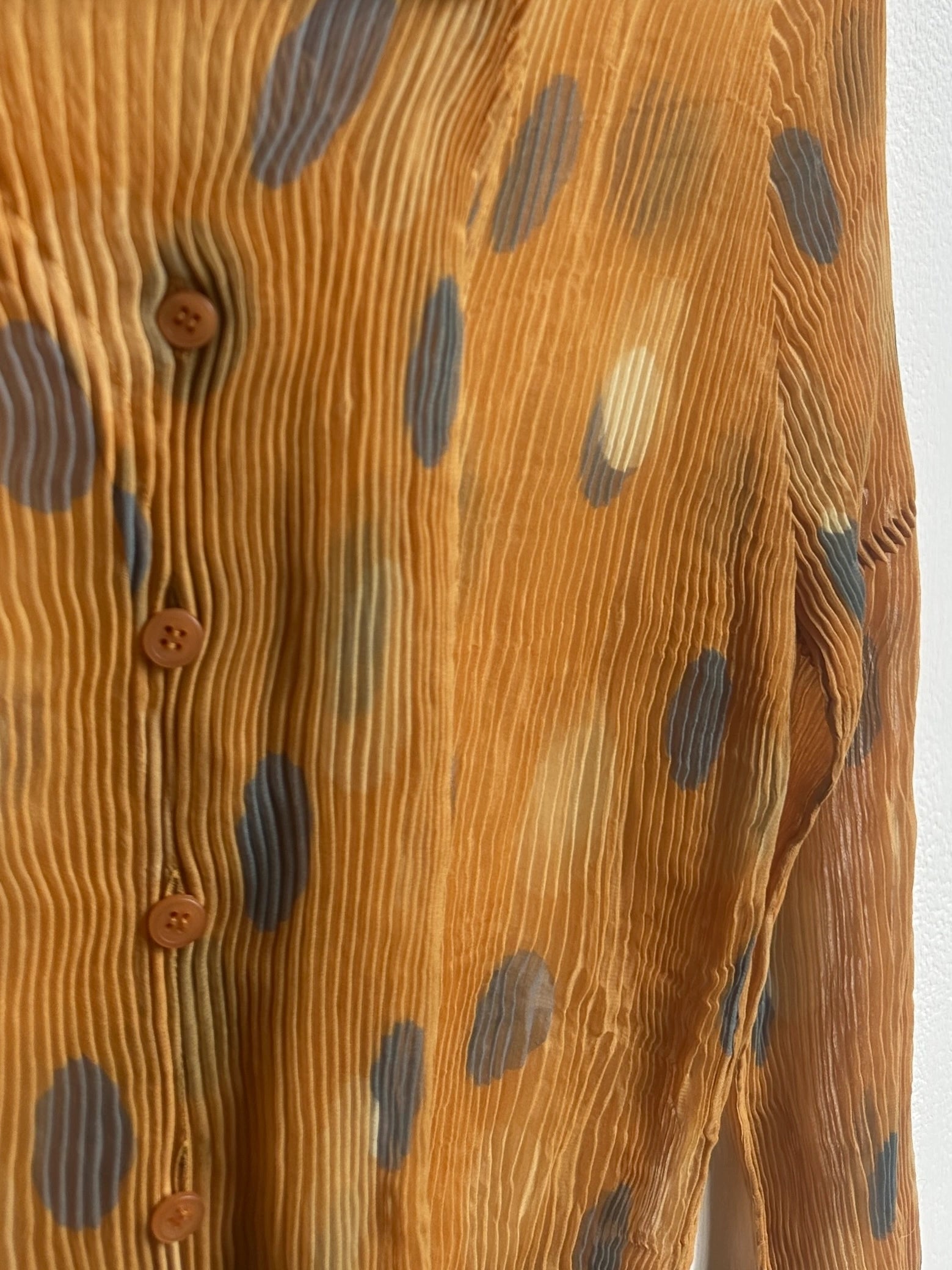 ISSEY MIYAKE - early 2000s POLKA DOT PLEATED BUTTONED BLOUSE