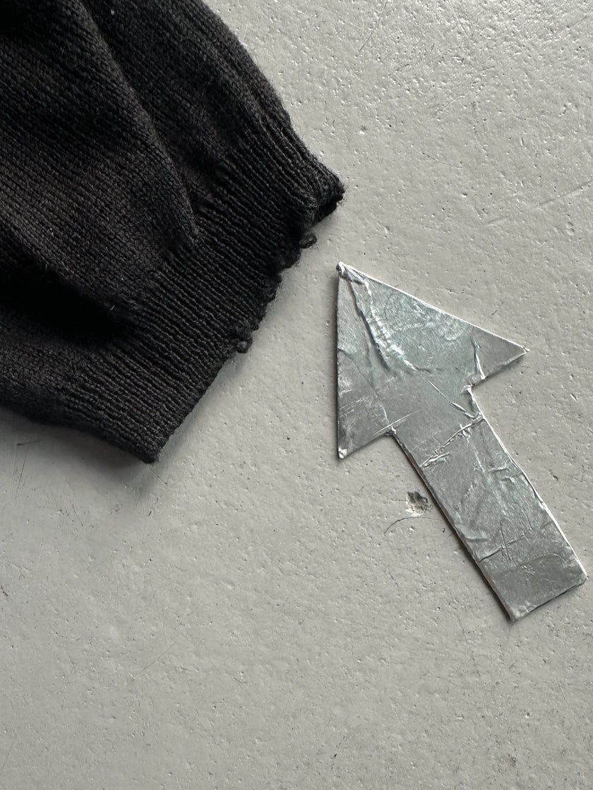 MOSCHINO - 2000s CROP FIT WOOL CARDIGAN WITH PEARL EMBELLISHMENTS FRONT