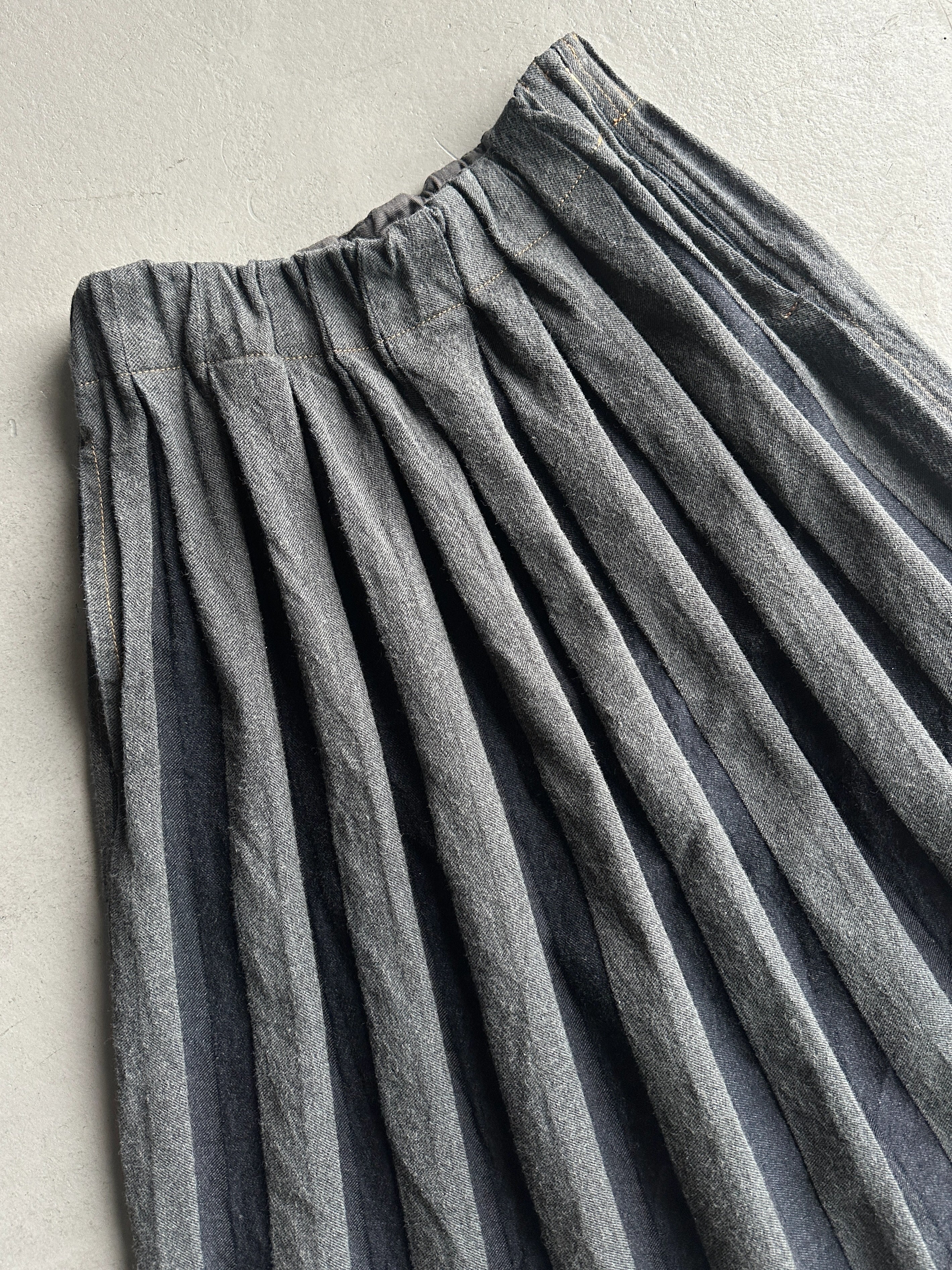 ISSEY MIYAKE PLANTATION - 1990s CRISP PLEATS DUAL COLOUR DENIM SKIRT