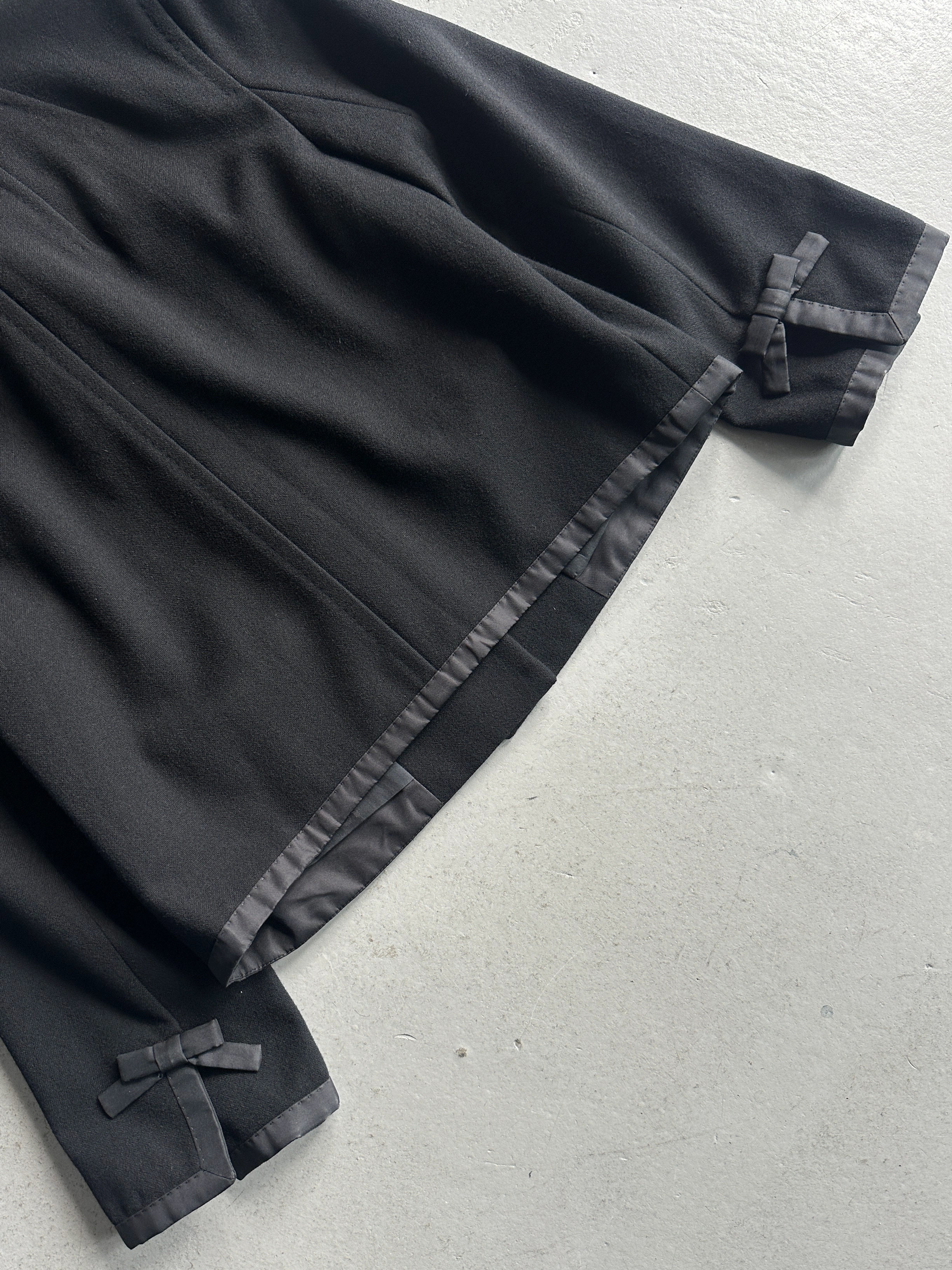 LOUIS VUITTON by MARC JACOBS - A/W 2004 CROP FIT WOOL BLAZER WITH LEAF BUTTONS DETAIL