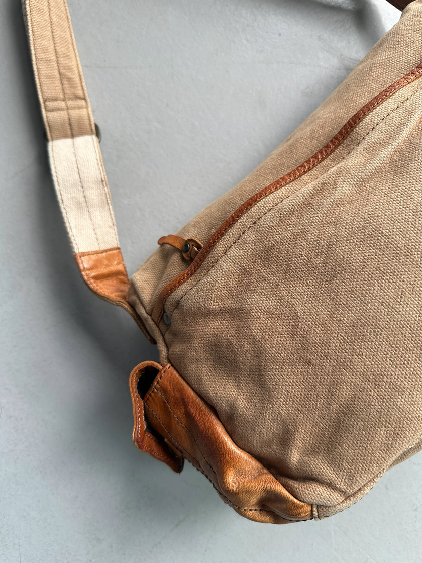 YOHJI YAMAMOTO Y'SACCS - 1990s SHOULDER BAG WITH OVERSIZED LEATHER POCKET