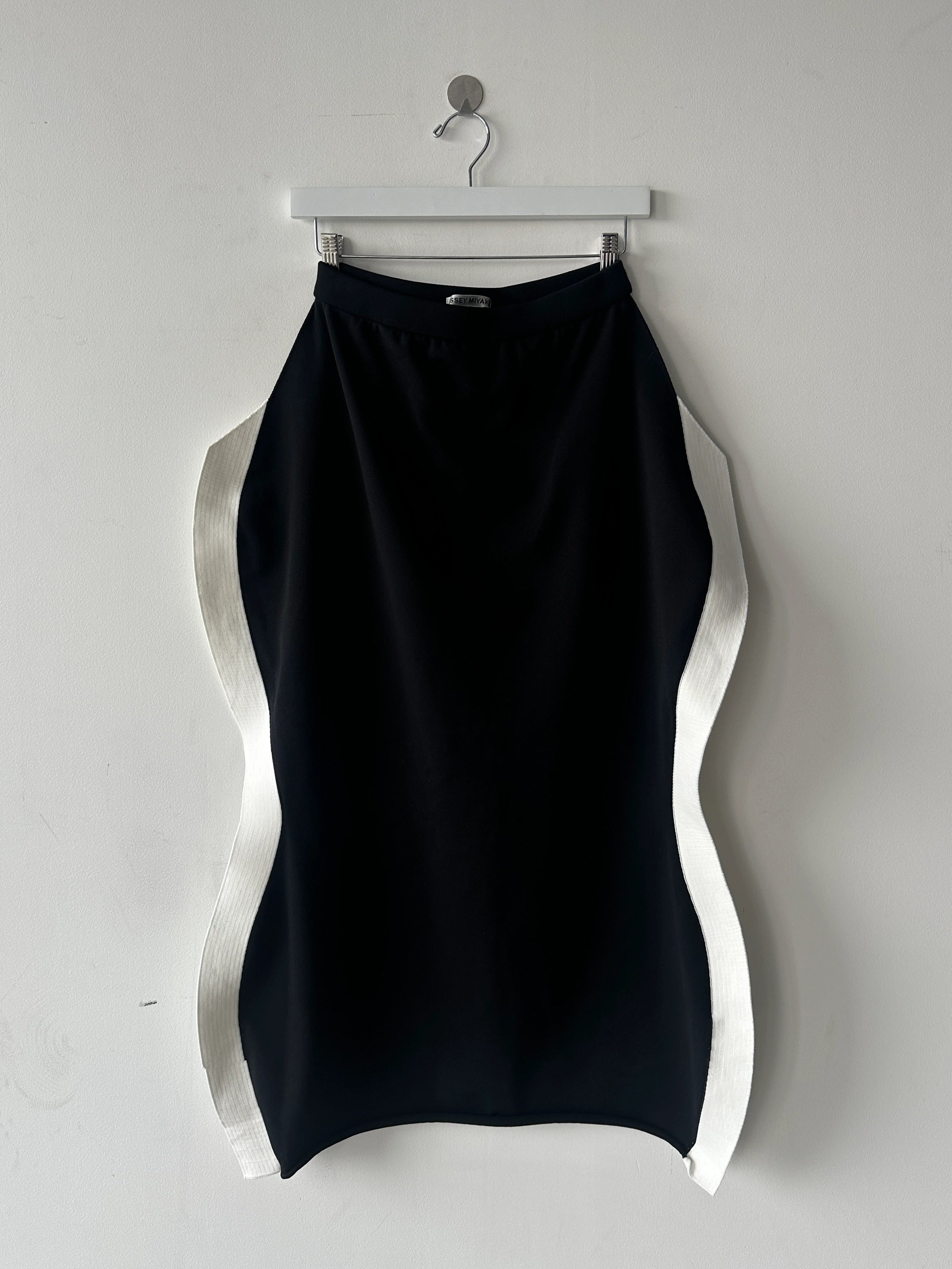 ISSEY MIYAKE -  F/W 2023 SCULPTURAL SKIRT WITH CURVED SIDE PANELS