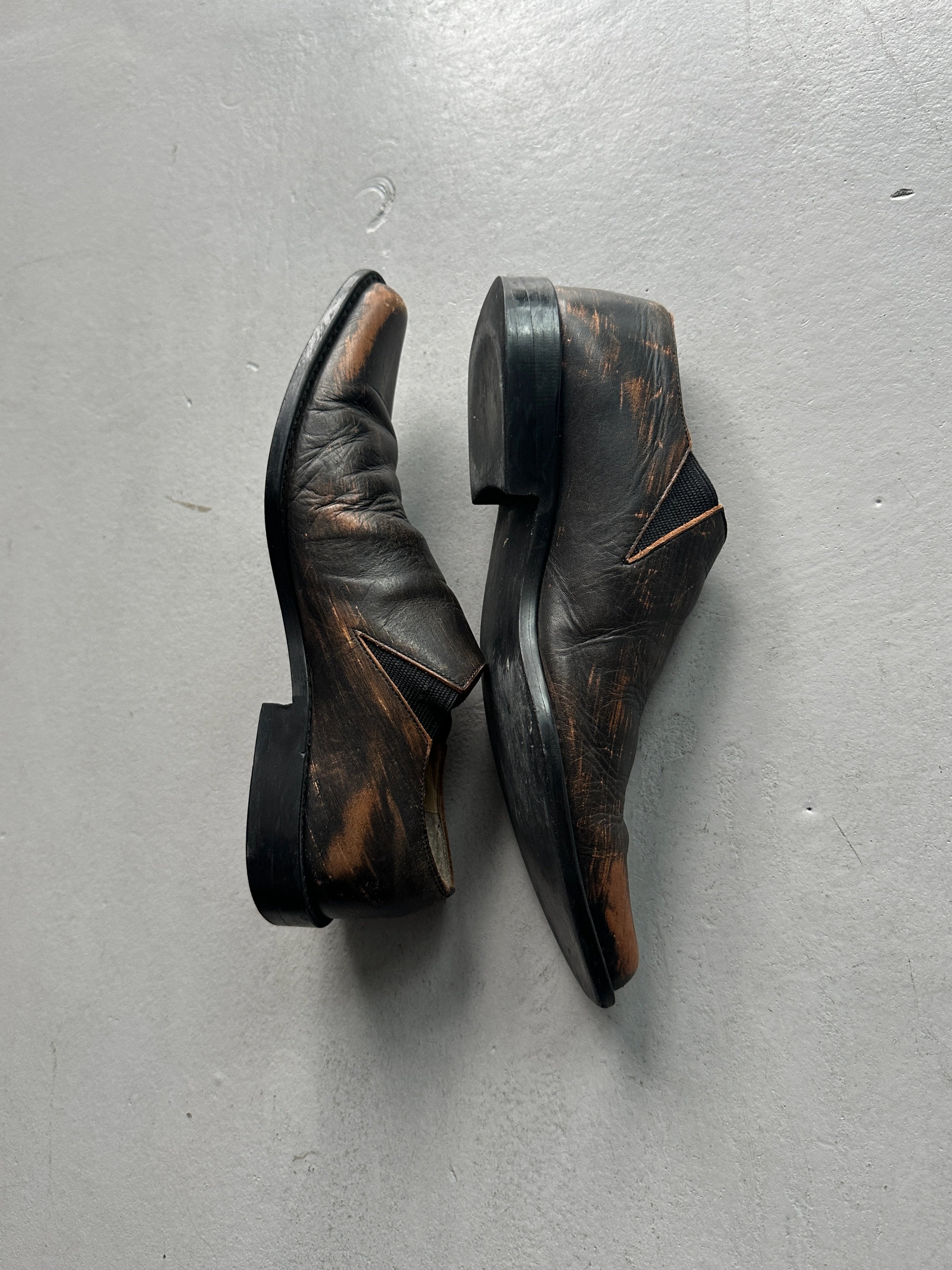 COMME DES GARÇONS - 1990s DISTRESSED LEATHER POINTED SLIP ON SHOES