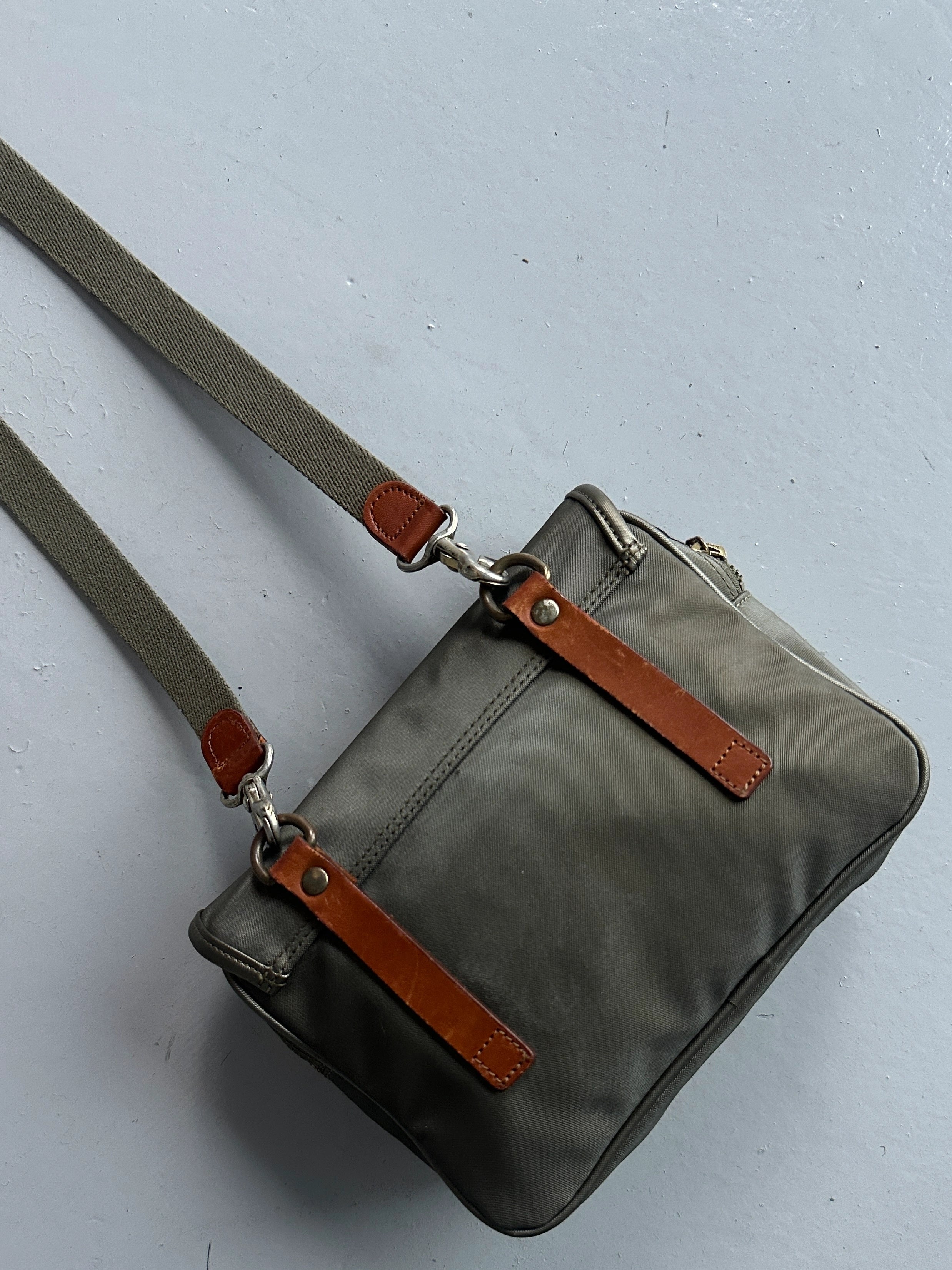 C.P. COMPANY - 1980s MESSENGER BAG WITH CONTRASTING QUILTED FRONT POCKETS