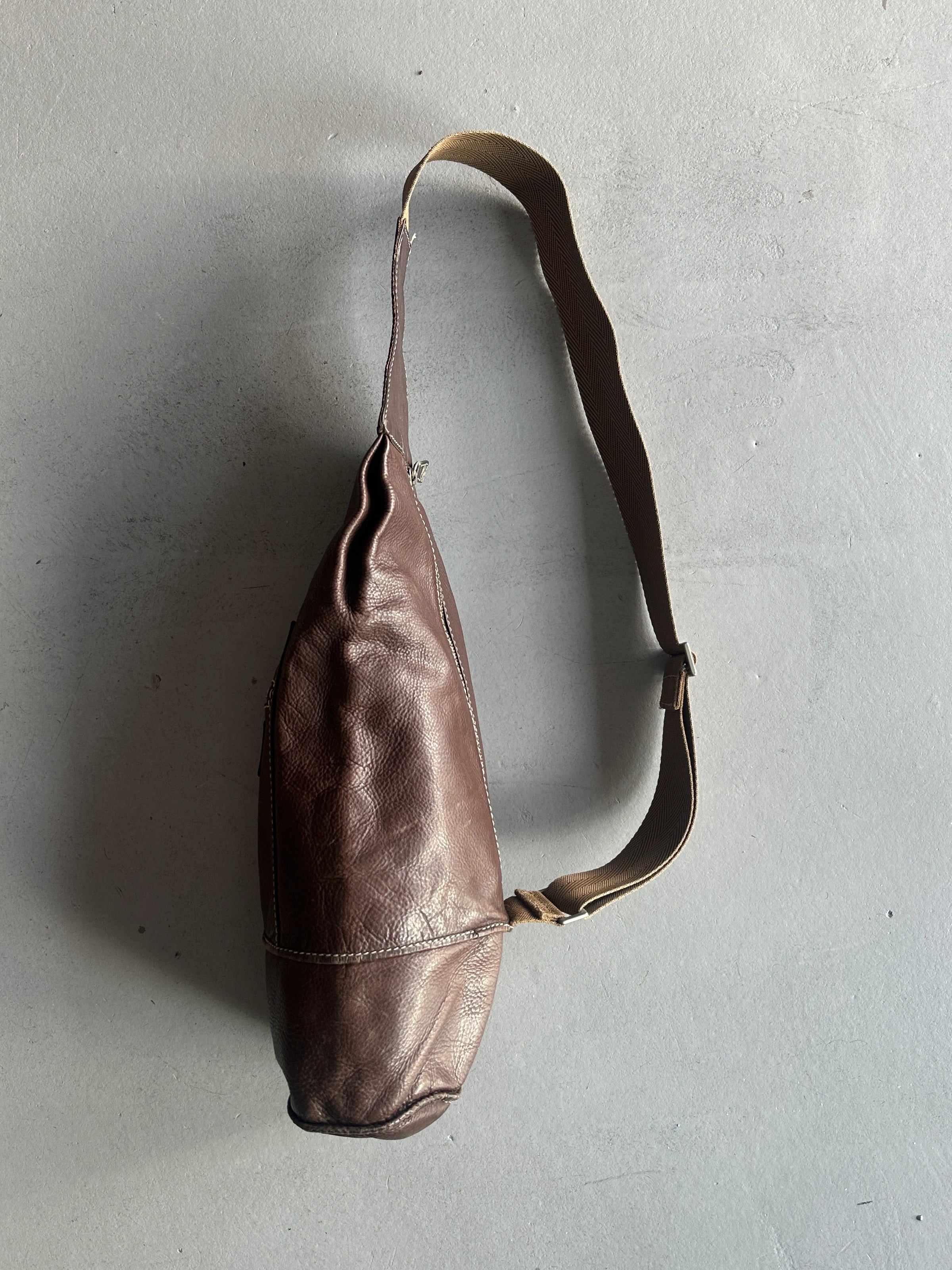 GIANFRANCO FERRÉ - 1990s LEATHER SLING BAG