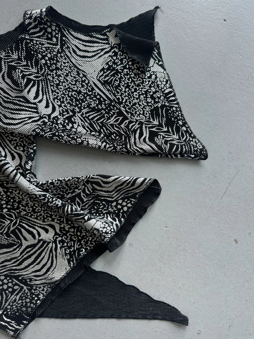 1990s ASYMMETRICAL TOP WITH FLOWING SLEEVE