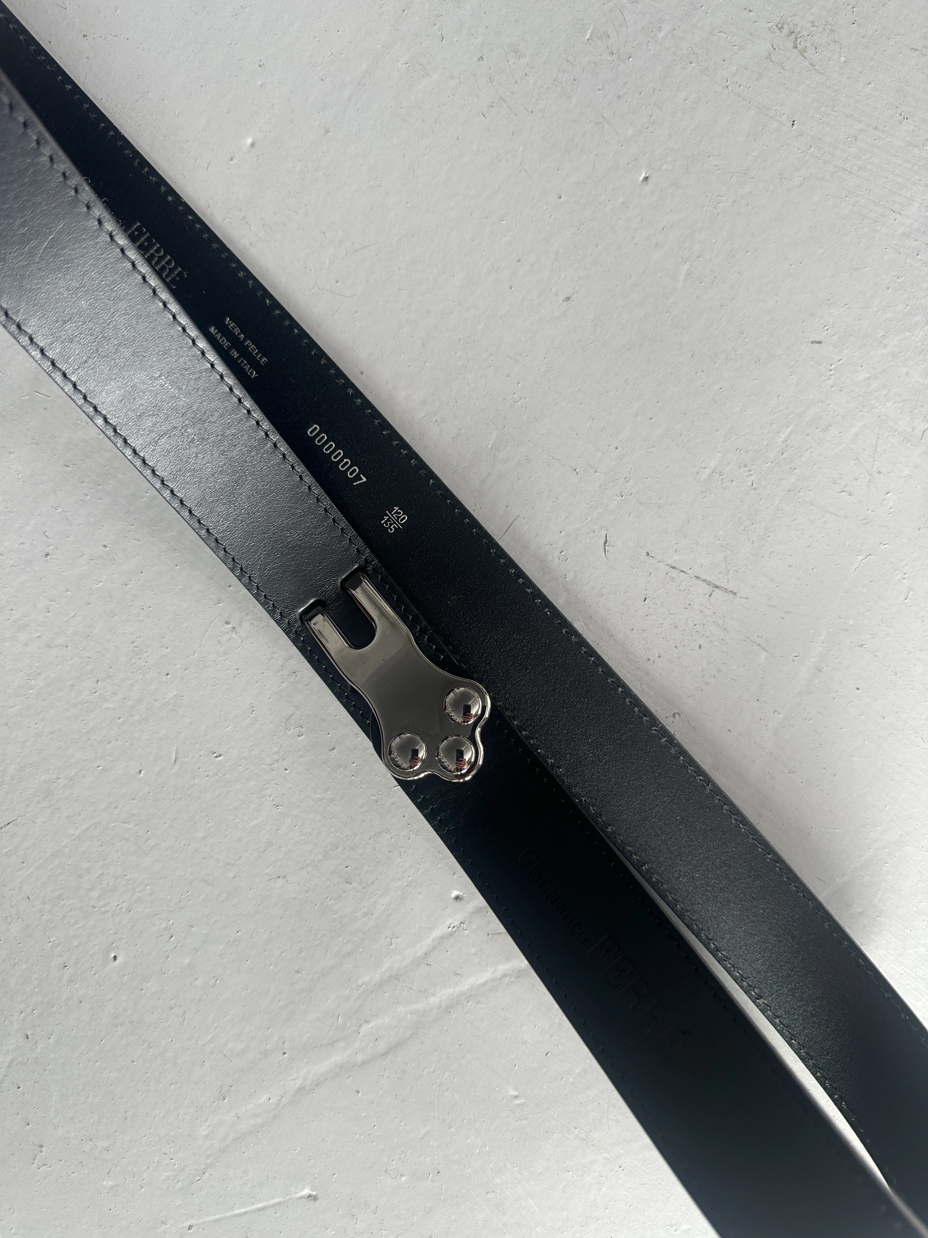 GIANFRANCO FERRÉ - early 2000s LEATHER BELT WITH HOOK BUCKLE DETAIL
