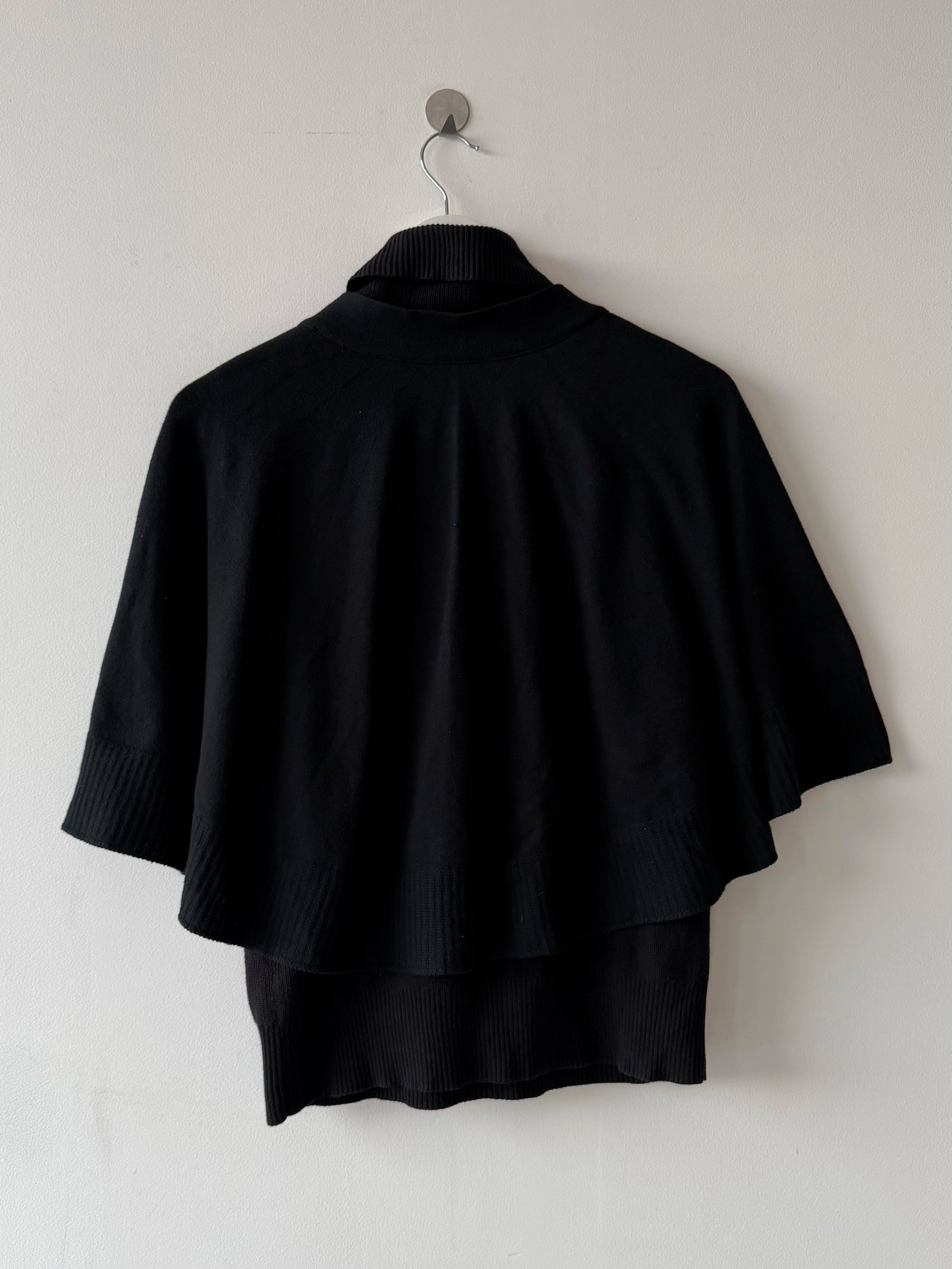 SACAI - F/W 2019 TWO TONE LAYERED HIGN NECK VEST WITH BUTTONED CROP CAPE