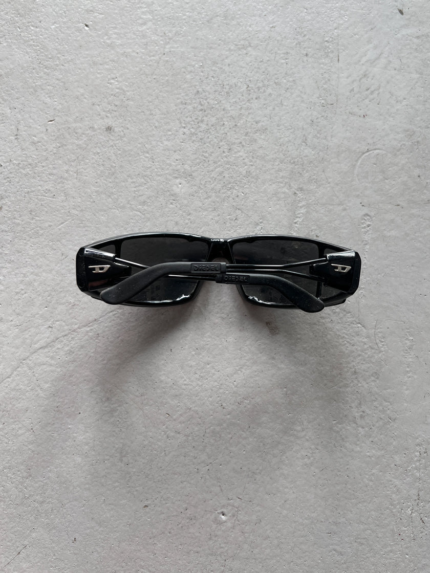 DIESEL - 2000s WRAPAROUND SUNGLASSES WITH METAL SCREW DETAIL