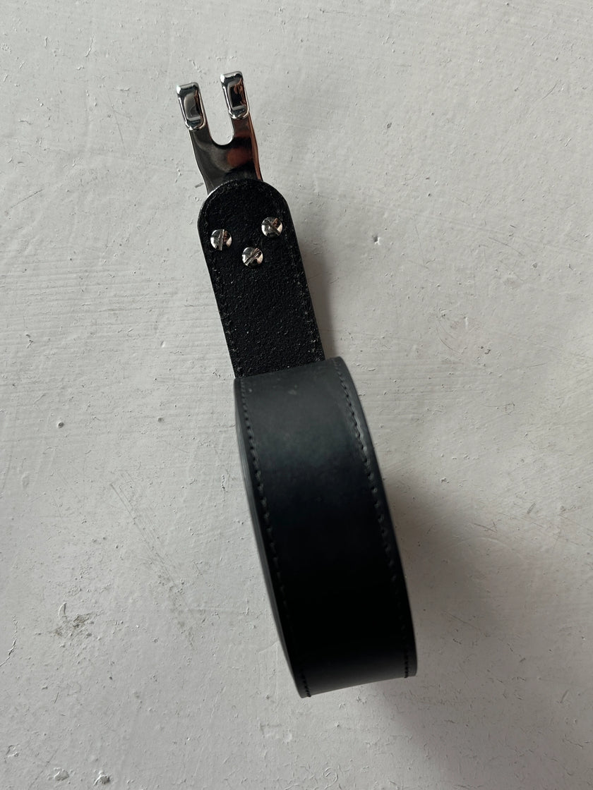 GIANFRANCO FERRÉ - early 2000s LEATHER BELT WITH HOOK BUCKLE DETAIL