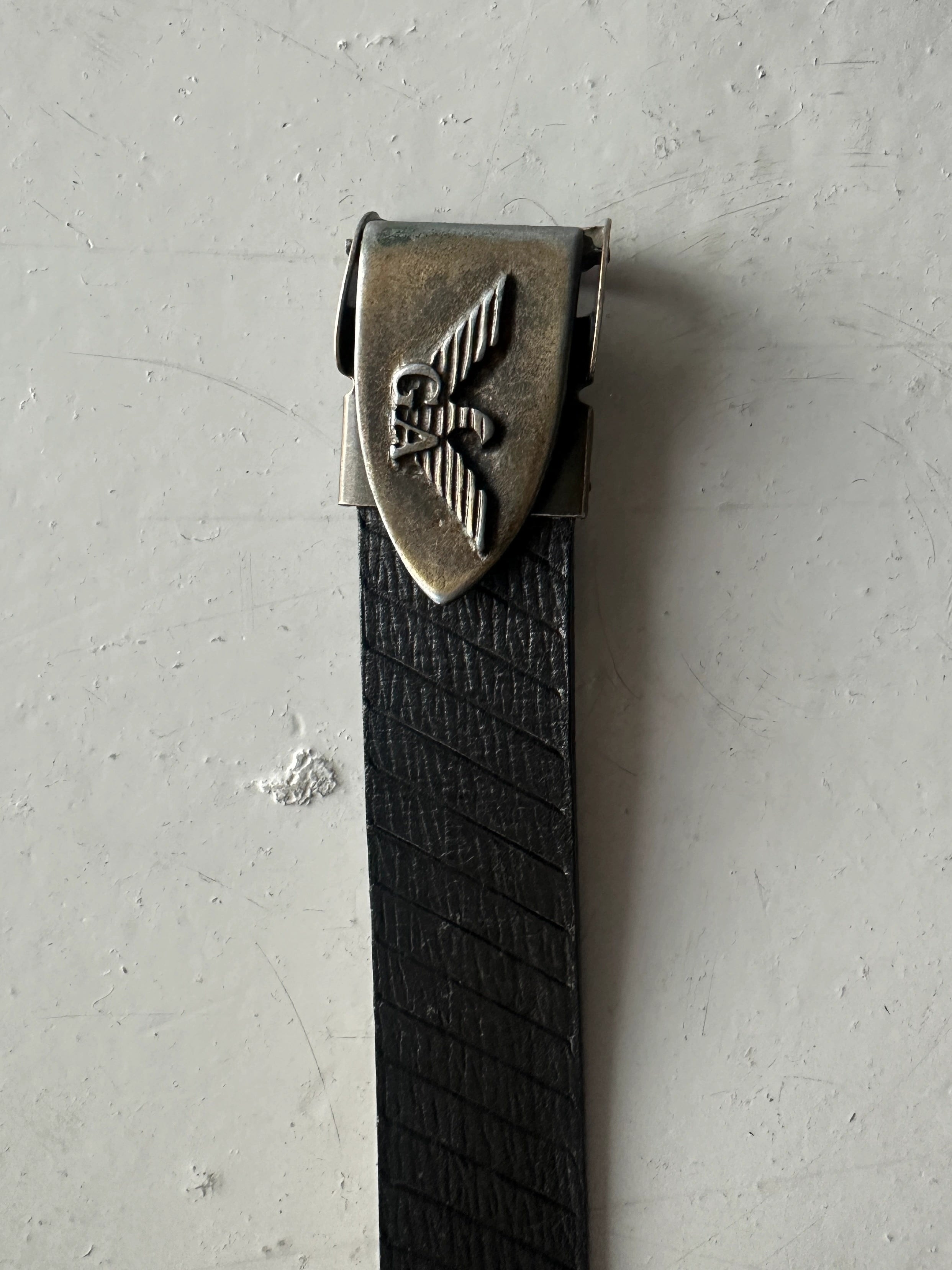 GIORGIO ARMANI  - 1980s EMBOSSED LEATHER BELT WITH BRASS BUCKLE
