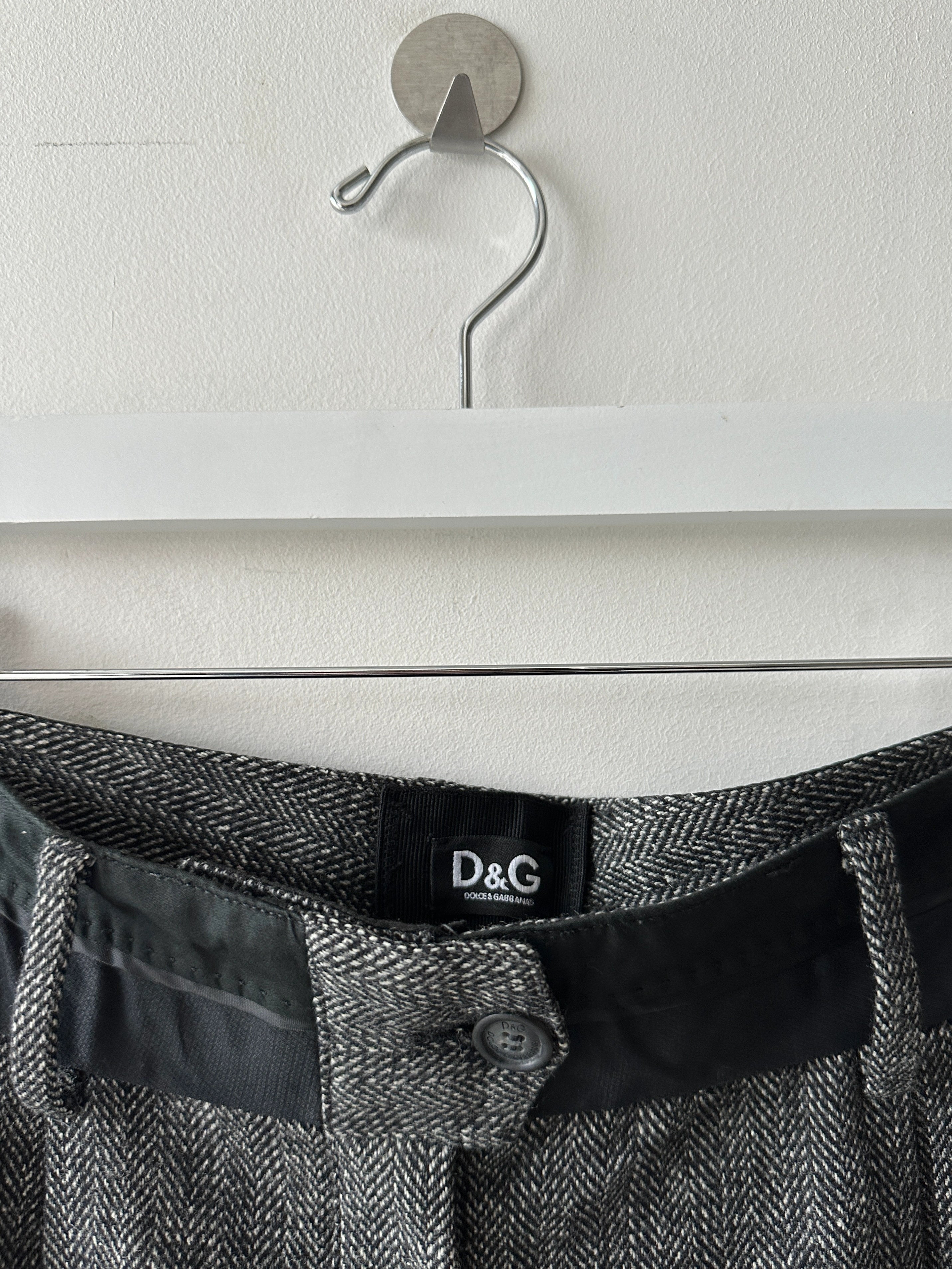 DOLCE & GABBANA - early 2000s FRONT PLEATS HERRINGBONE SHORTS