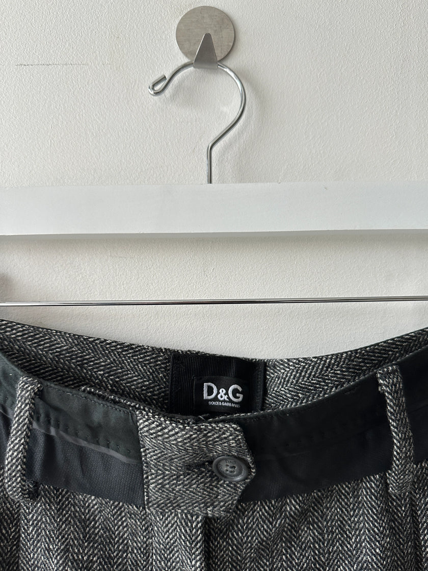 DOLCE & GABBANA - early 2000s FRONT PLEATS HERRINGBONE SHORTS