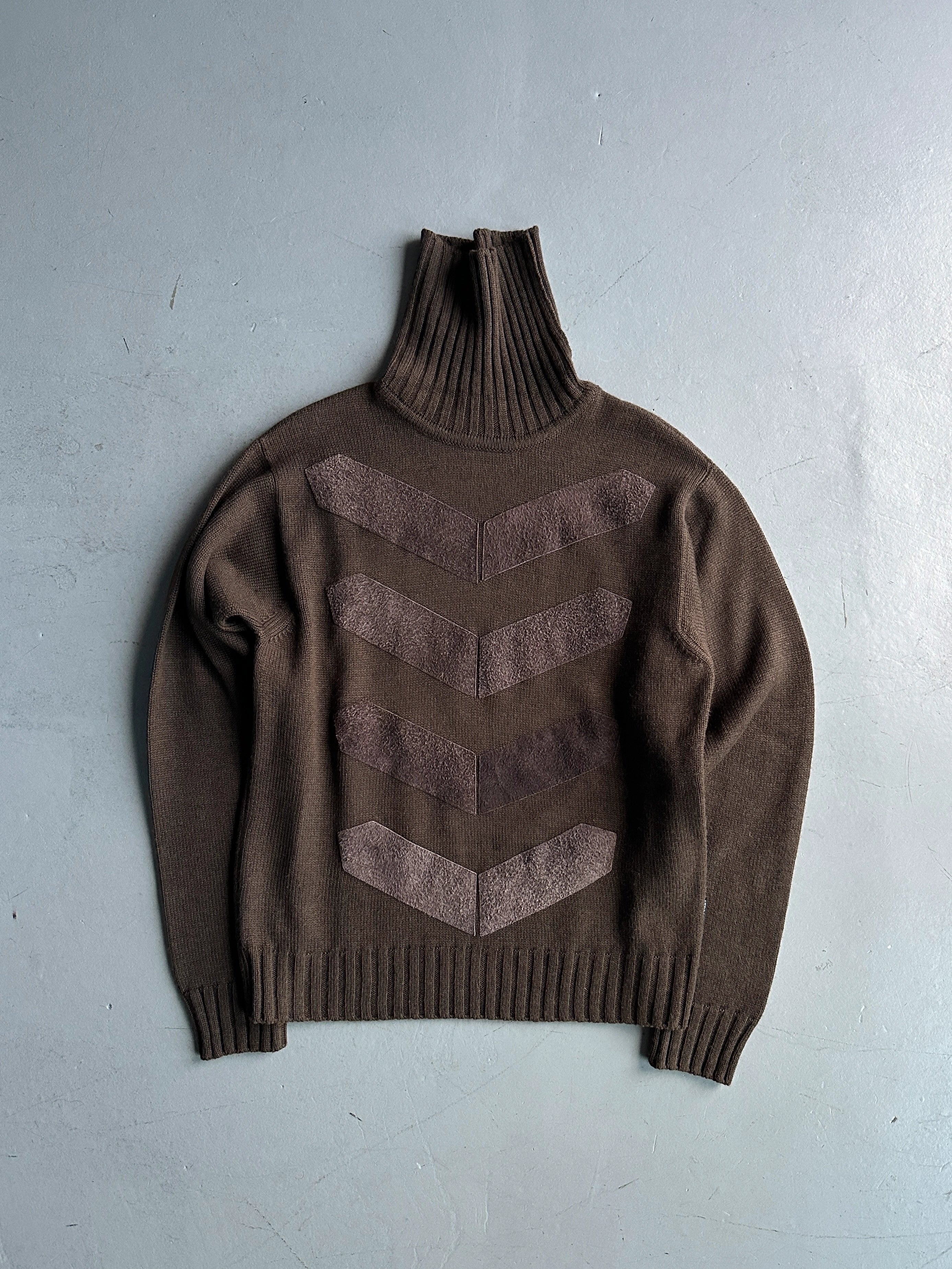 VERSACE - 2000s KNIT TURTLENECK TOP WITH CHEVRON BRUSHED LEATHER APPLIQUÉS