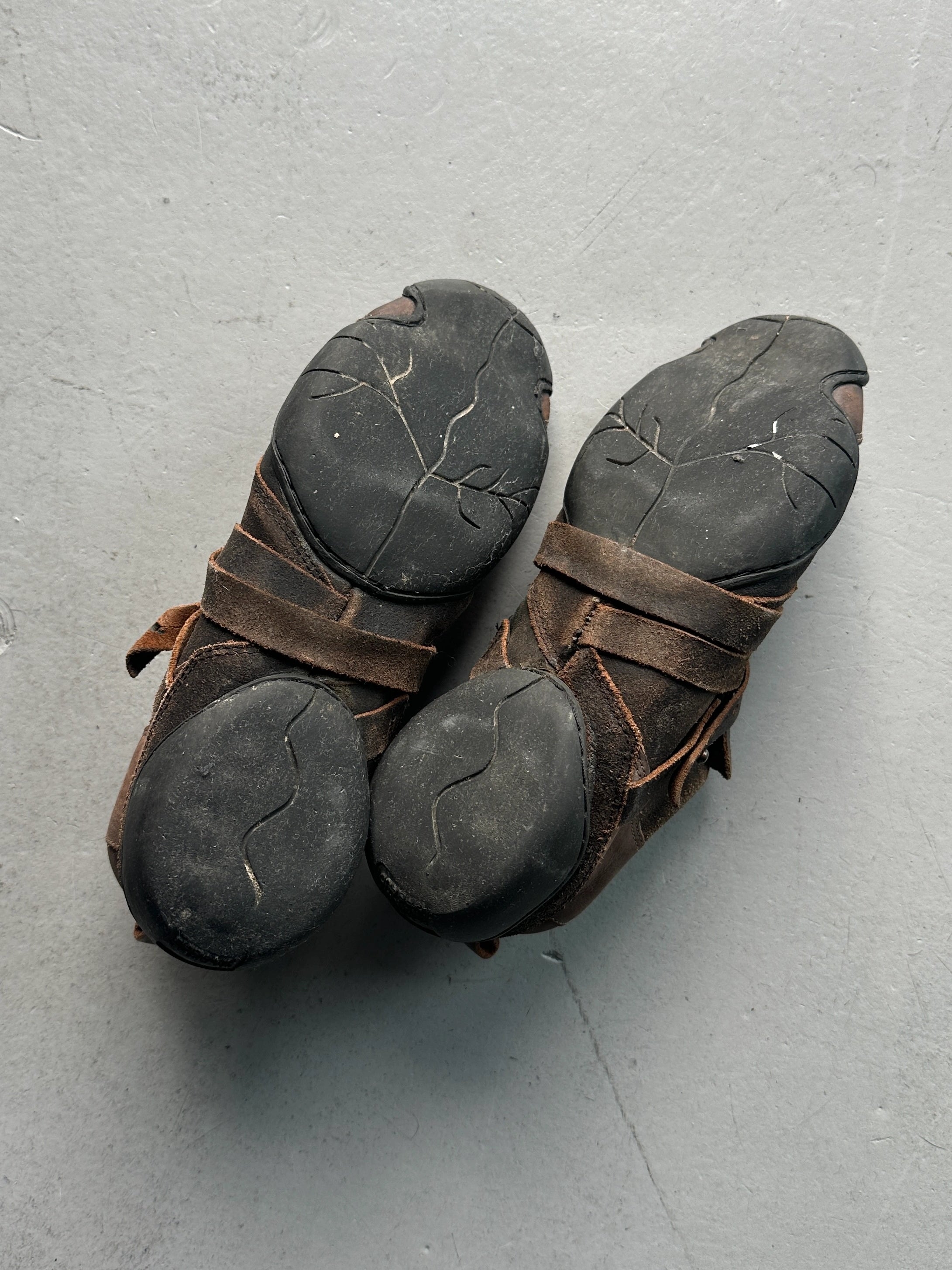 MARITHÉ + FRANÇOIS GIRBAUD - early 2000s ROUND TOE BONDAGE LEATHER SNEAKERS