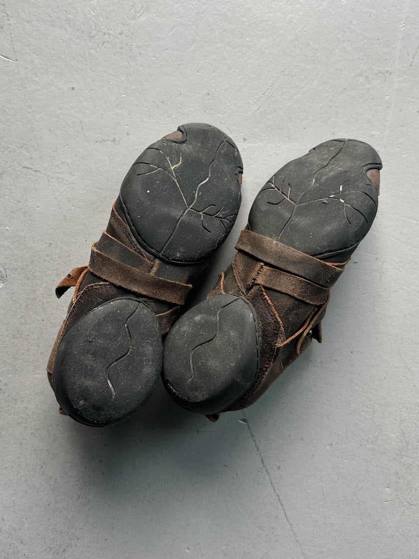 MARITHÉ + FRANÇOIS GIRBAUD - early 2000s ROUND TOE BONDAGE LEATHER SNEAKERS