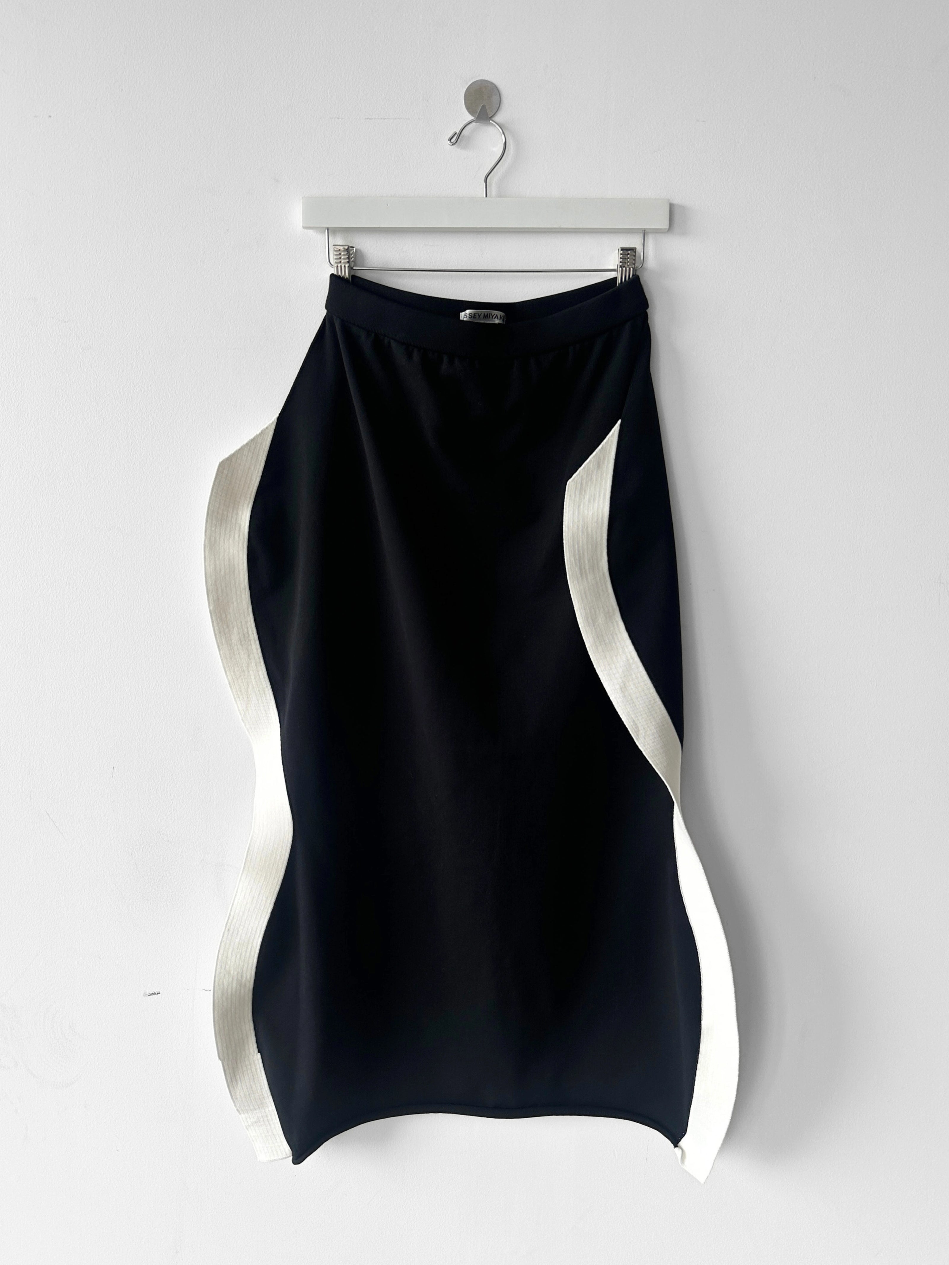 ISSEY MIYAKE -  F/W 2023 SCULPTURAL SKIRT WITH CURVED SIDE PANELS