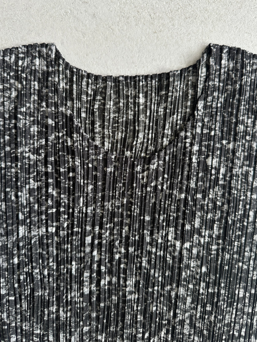 ISSEY MIYAKE PLEATS PLEASE - S/S 2008 ROUND NECK LONG VEST