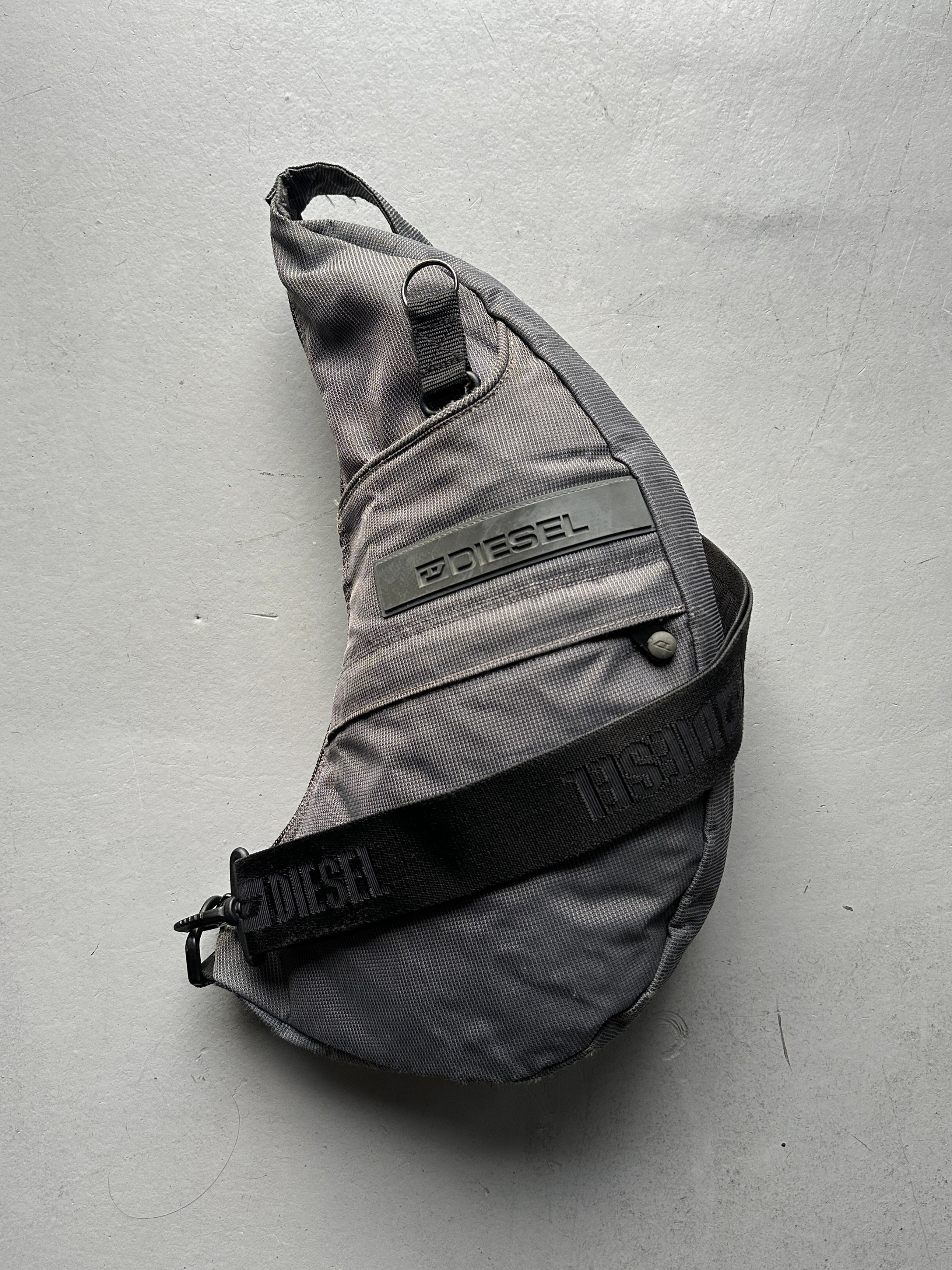 DIESEL - 1990s TEXTURED SLING BAG