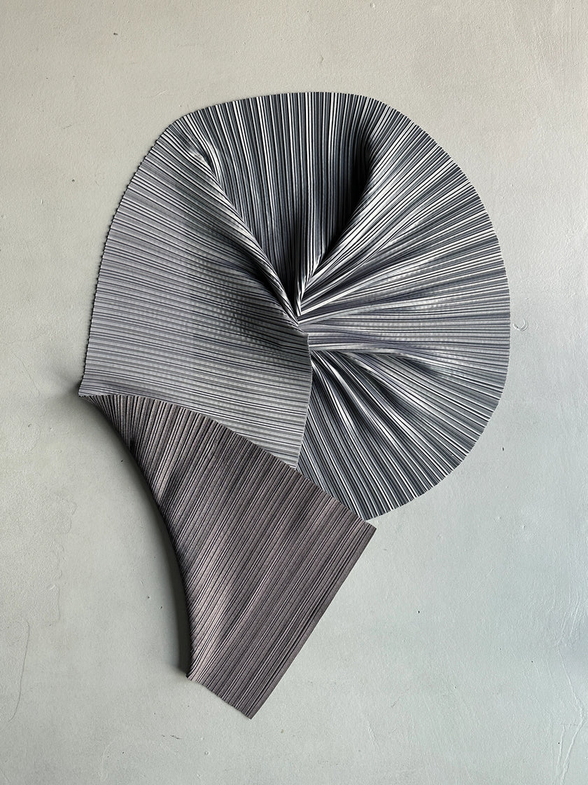 ISSEY MIYAKE X IITTALA - 2016 EXTRA LONG PLEATED TABLEWEAR KIMONO