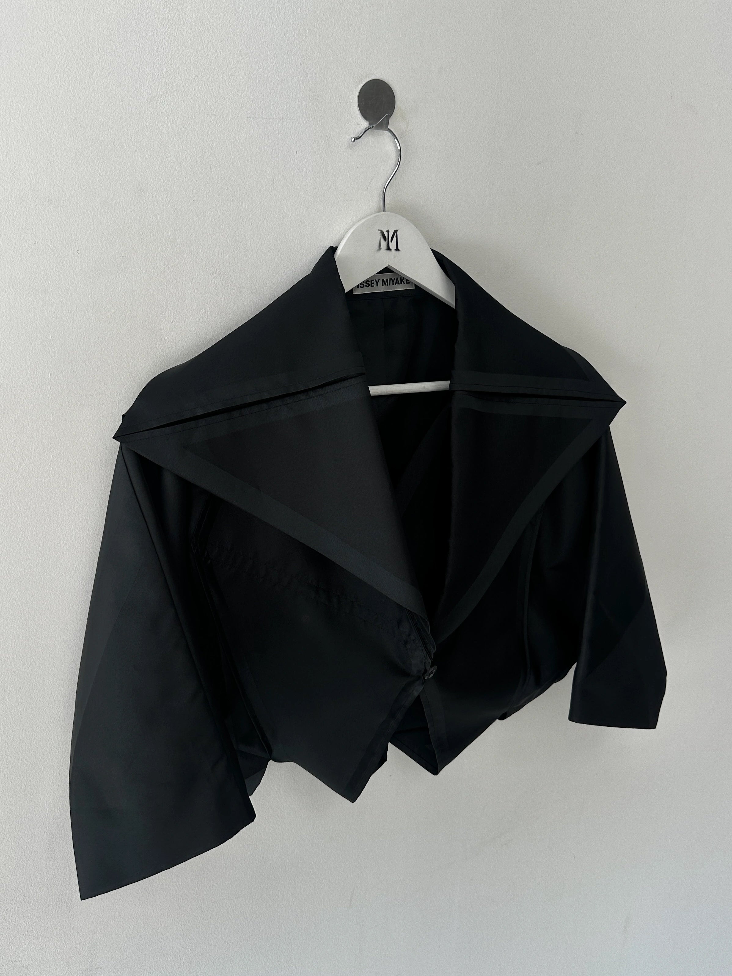 ISSEY MIYAKE  - F/W 2011 SCULPTURAL BOLERO JACKET