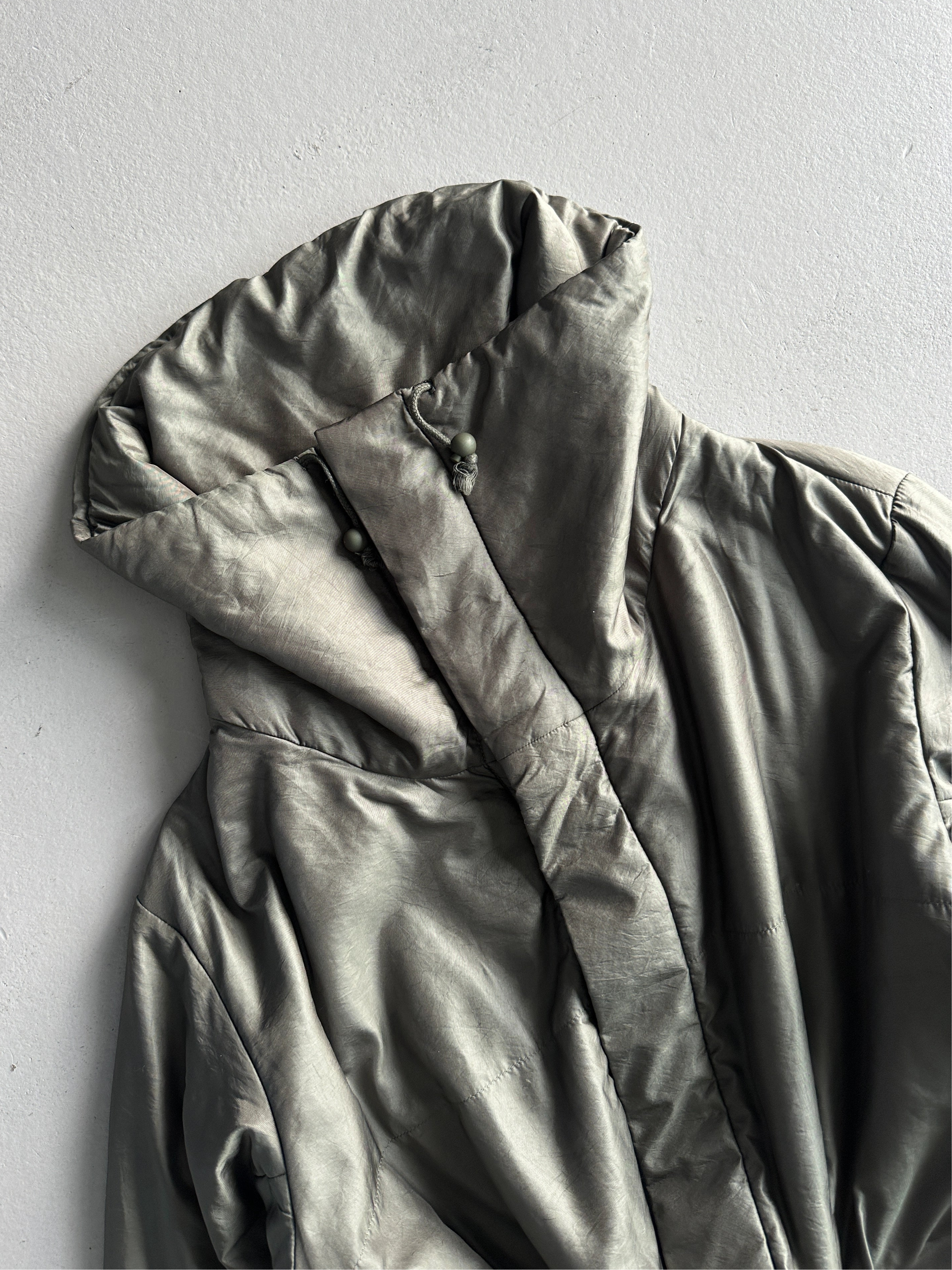 PLANTATION ISSEY MIYAKE - 1990s HIGH COLLAR OVERSIZED PUFFER LIGHT JACKET