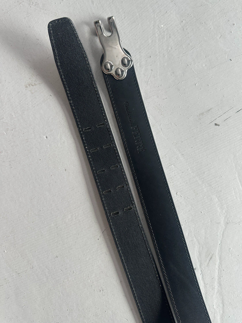 GIANFRANCO FERRÉ - early 2000s LEATHER BELT WITH HOOK BUCKLE DETAIL