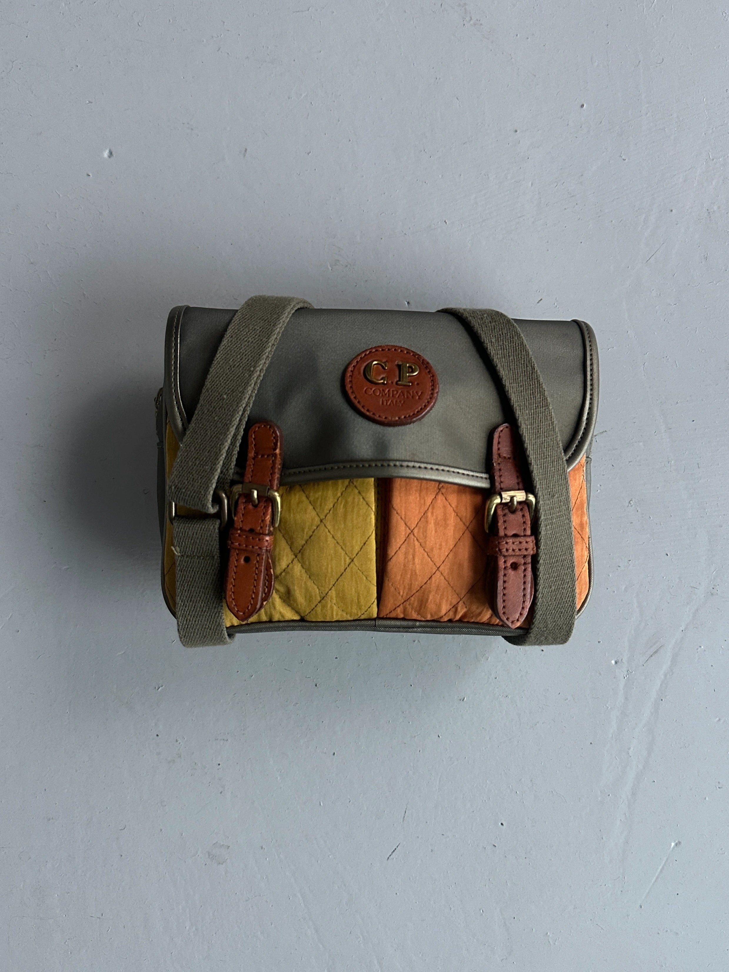 C.P. COMPANY - 1980s MESSENGER BAG WITH CONTRASTING QUILTED FRONT POCKETS