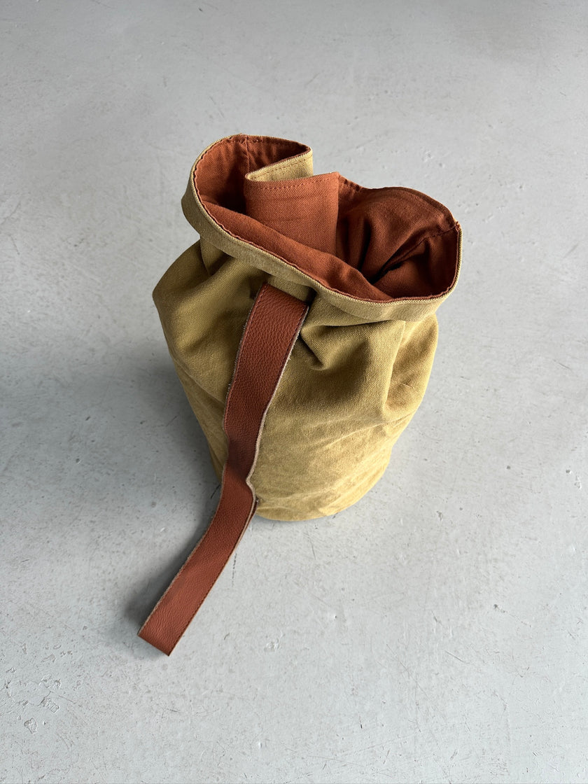 ITALIAN LABEL 1980s CANVAS DUFFLE BAG WITH CONTRASTING LEATHER STRAP