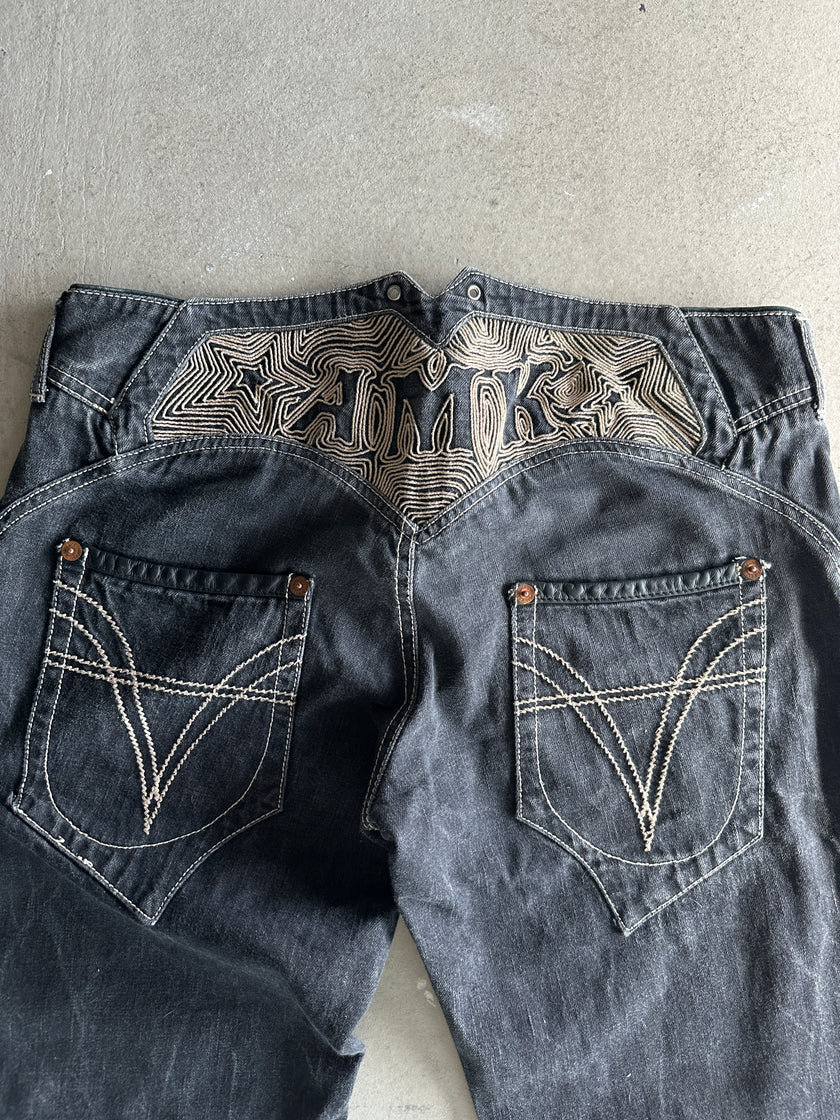 ANDREW MACKENZIE AMK - 2000s STRAIGHT FIT JEANS WITH DETAILS AT THE BACK