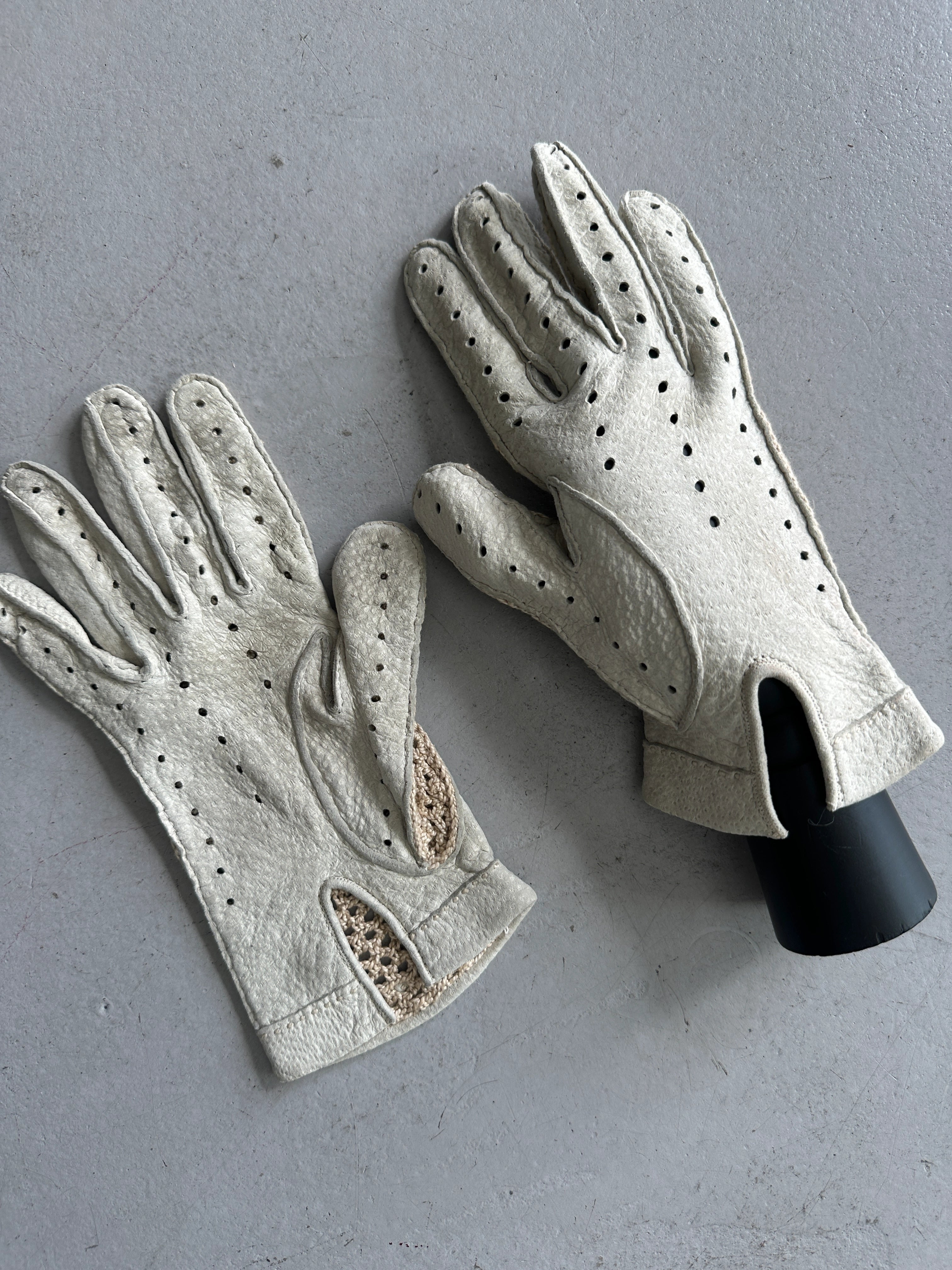 TRUSSARDI - 1990s LEATHER AND CROCHET BACK GLOVES