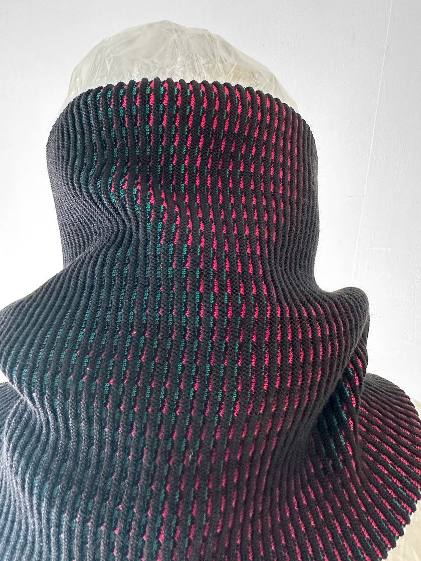 ISSEY MIYAKE - F/W 2017 SCULPTURAL RIBBED COLLAR