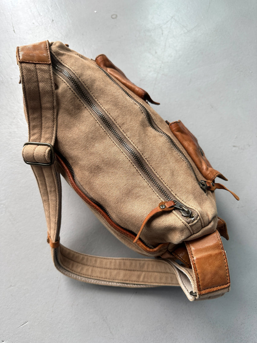 YOHJI YAMAMOTO Y'SACCS - 1990s SHOULDER BAG WITH OVERSIZED LEATHER POCKET