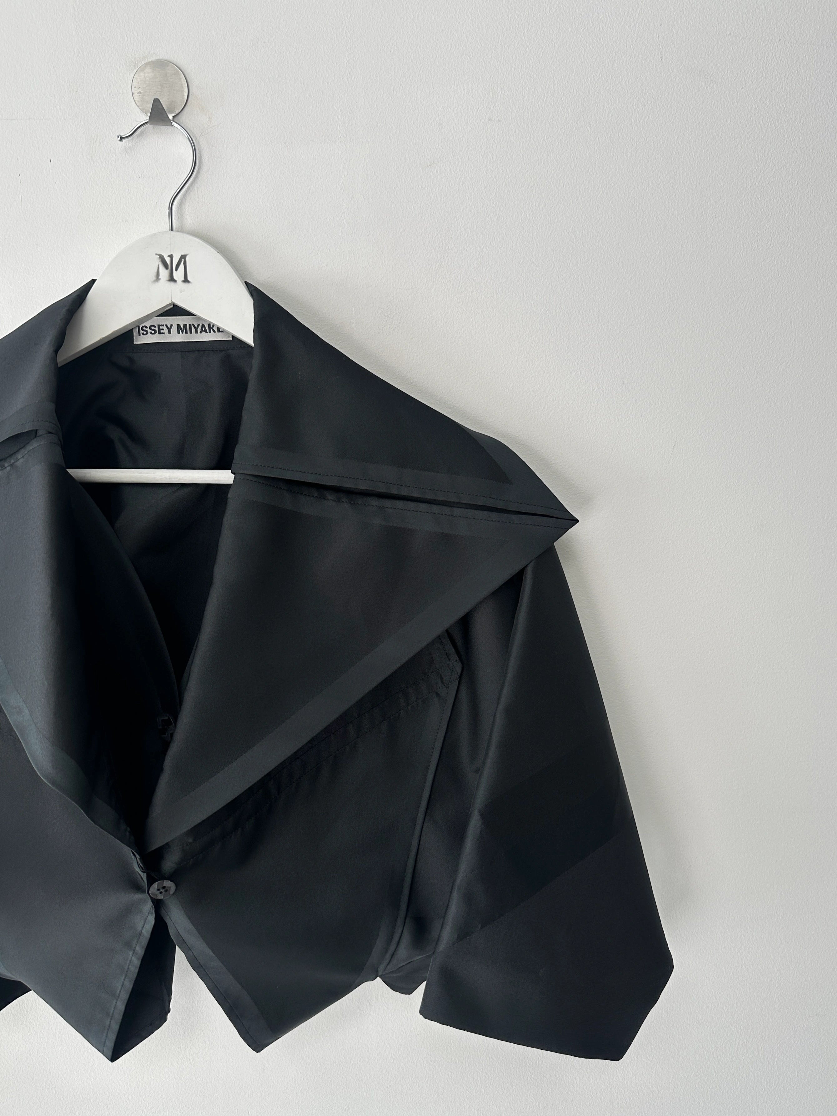 ISSEY MIYAKE  - F/W 2011 SCULPTURAL BOLERO JACKET
