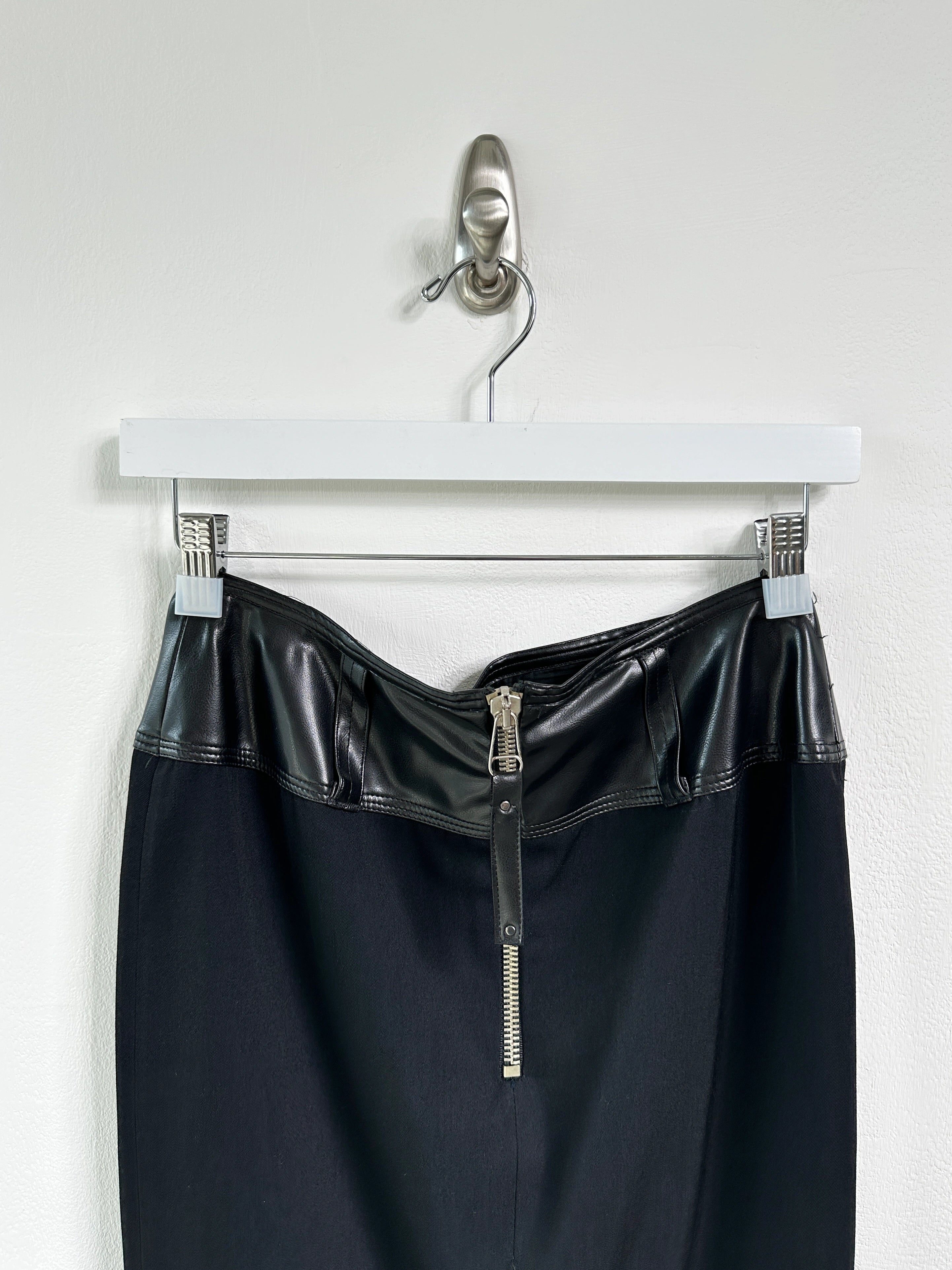 JEAN PAUL GAULTIER - A/W 1995 SAMPLE LONGUETTE SKIRT WITH LEATHER WAISTBAND