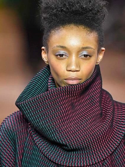 ISSEY MIYAKE - F/W 2017 SCULPTURAL RIBBED COLLAR