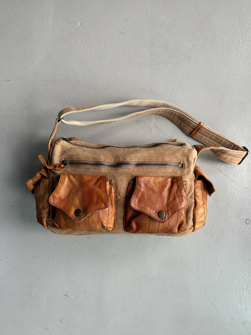 YOHJI YAMAMOTO Y'SACCS - 1990s SHOULDER BAG WITH OVERSIZED LEATHER POCKET