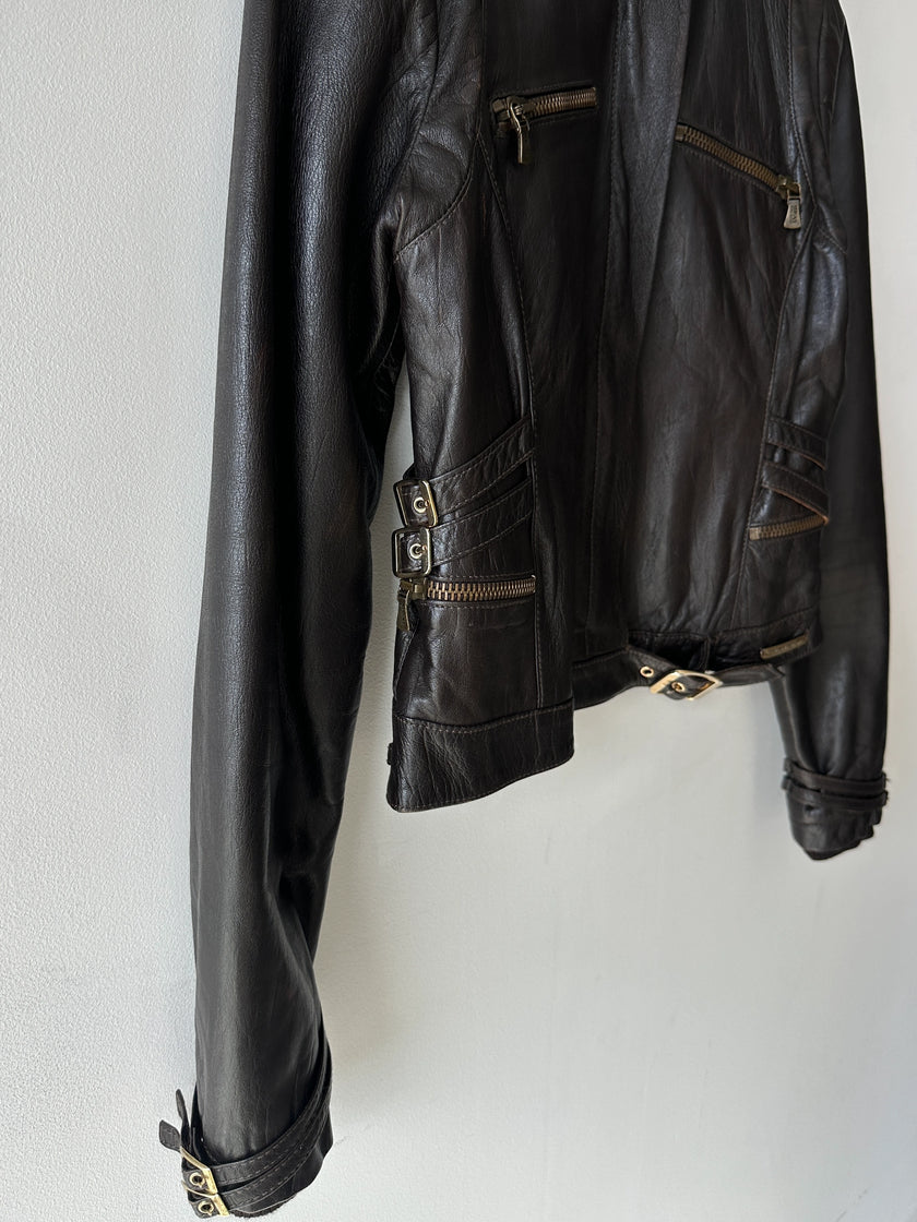 VERSACE - 2000s CROP FIT LEATHER JACKET WITH BONDAGE DETAILS