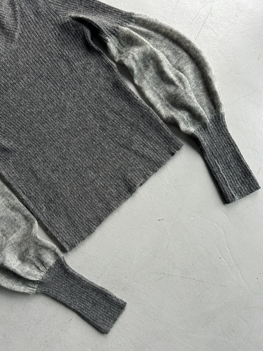 ITALIAN LABEL - early 2000s ELONGATED SLEEVE TURTLE NECK KNIT TOP