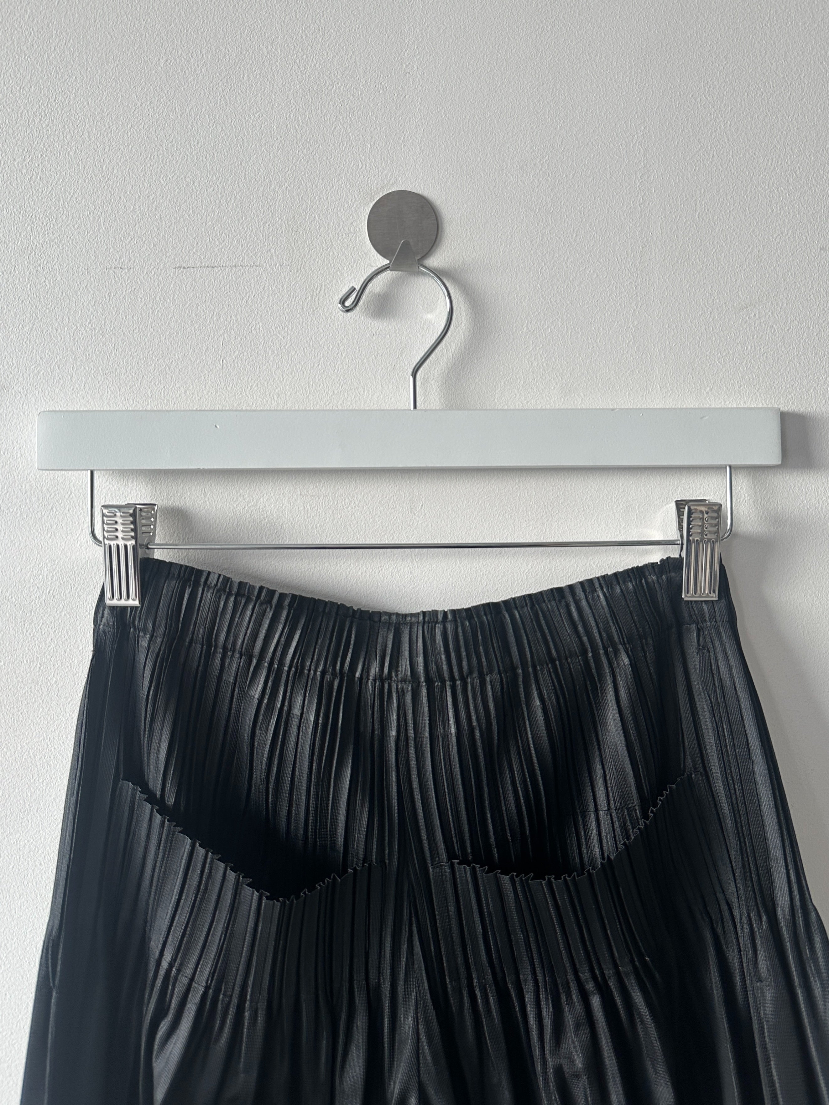 ISSEY MIYAKE PLEATS PLEASE - S/S 2015 SEMI TRANSPARENT LEGS CROPPED PANTS