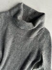 ITALIAN LABEL - early 2000s ELONGATED SLEEVE TURTLE NECK KNIT TOP