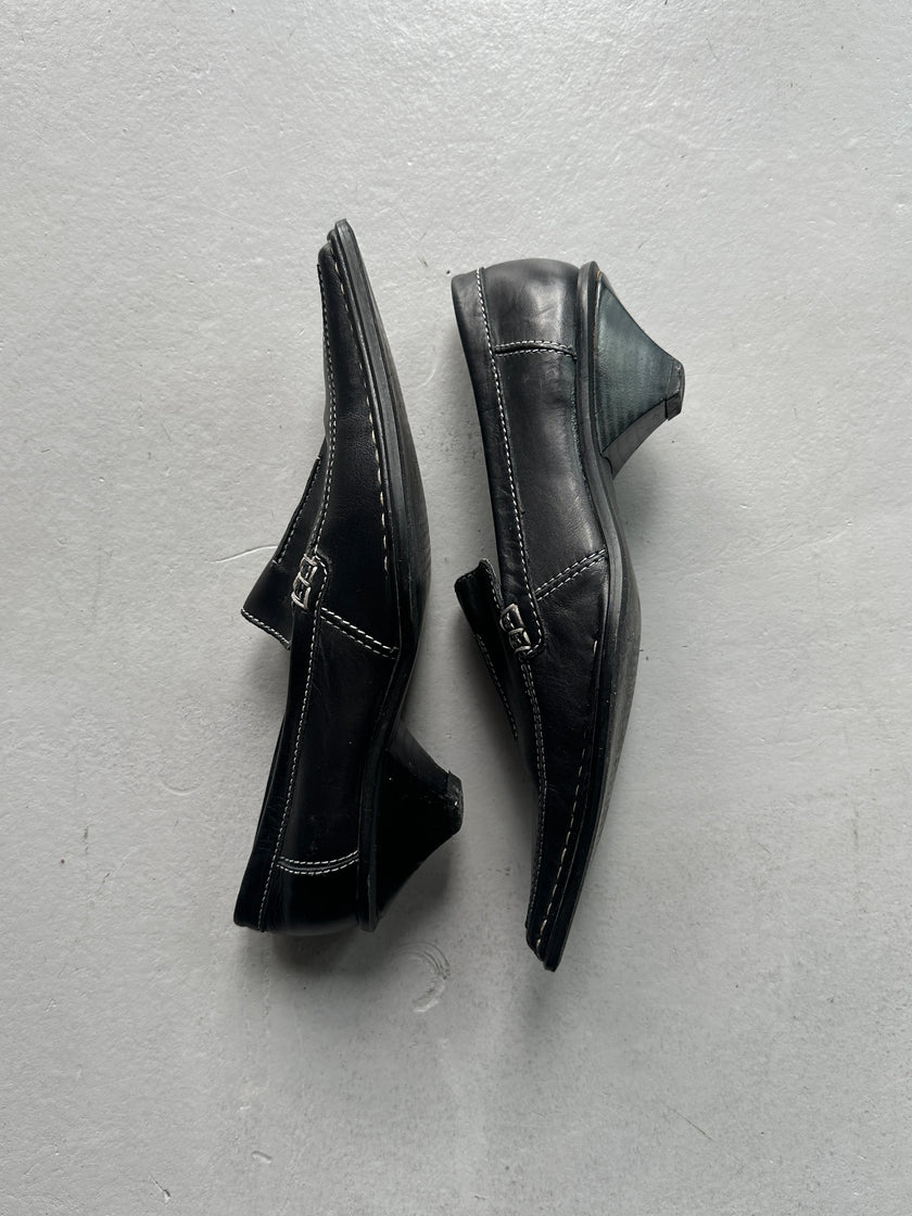 1990s KITTEN HEELS SLIP ON SHOES