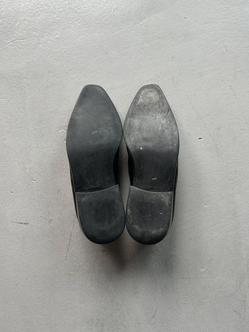 COMME DES GARÇONS - 1990s DISTRESSED LEATHER POINTED SLIP ON SHOES