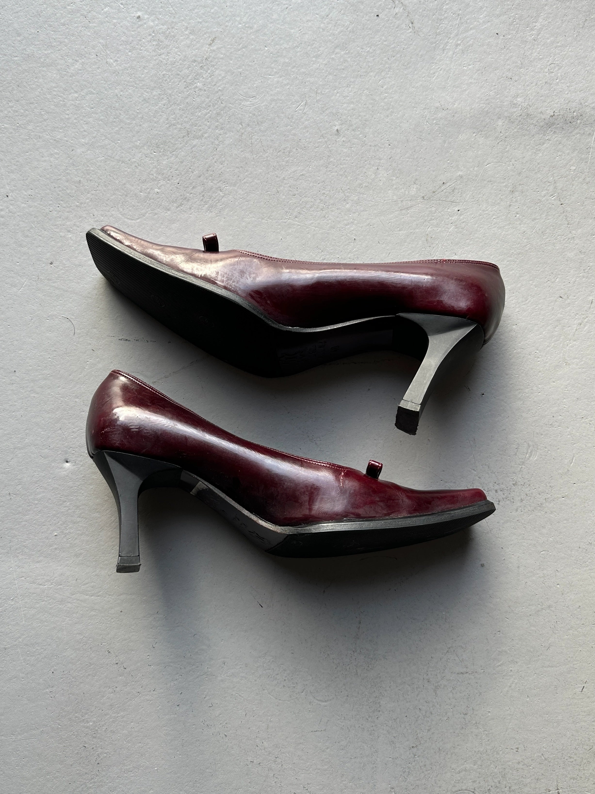 ITALIAN LABEL 1990s SQUARE TOE LEATHER PUMPS