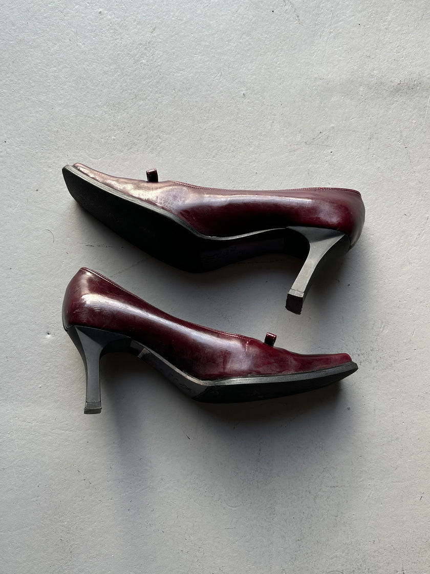 ITALIAN LABEL 1990s SQUARE TOE LEATHER PUMPS