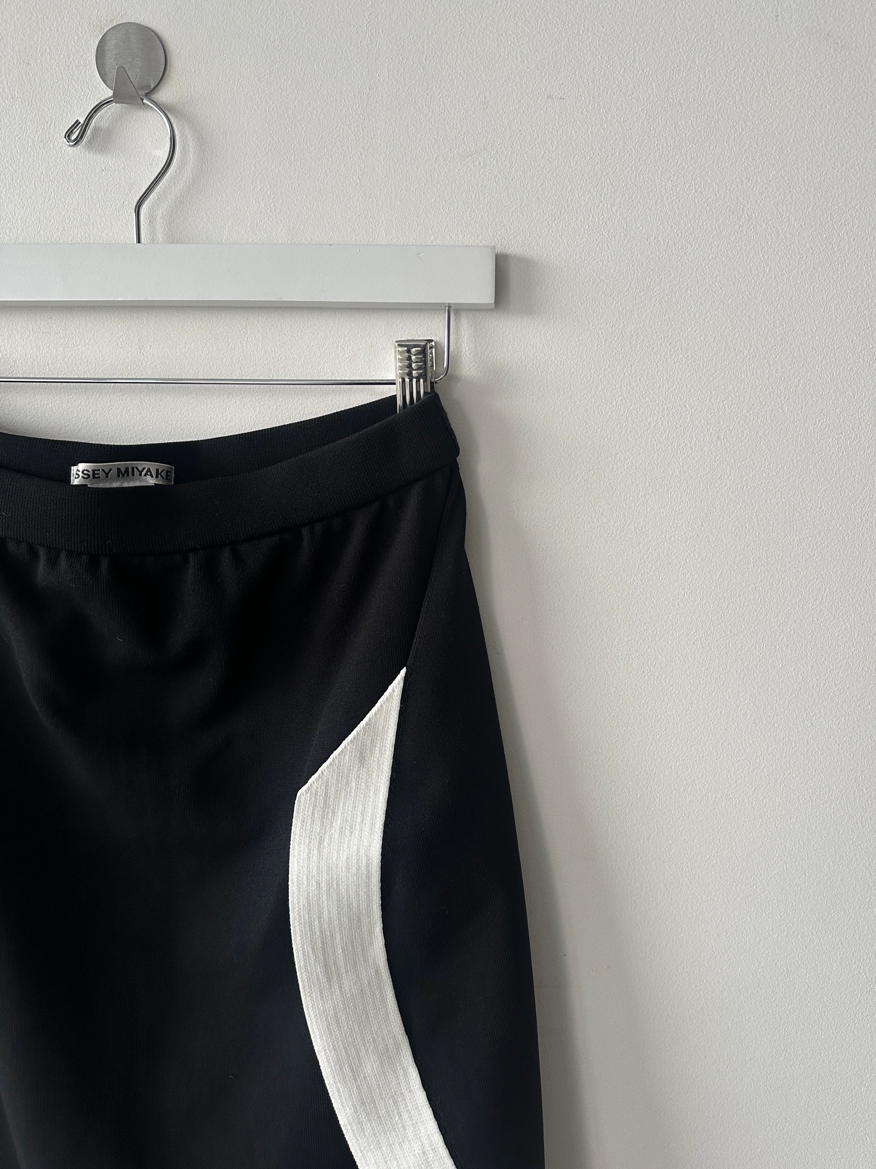 ISSEY MIYAKE -  F/W 2023 SCULPTURAL SKIRT WITH CURVED SIDE PANELS