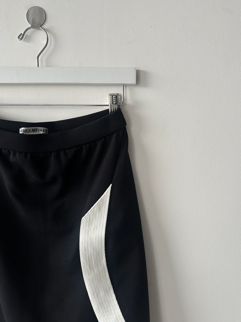 ISSEY MIYAKE -  F/W 2023 SCULPTURAL SKIRT WITH CURVED SIDE PANELS